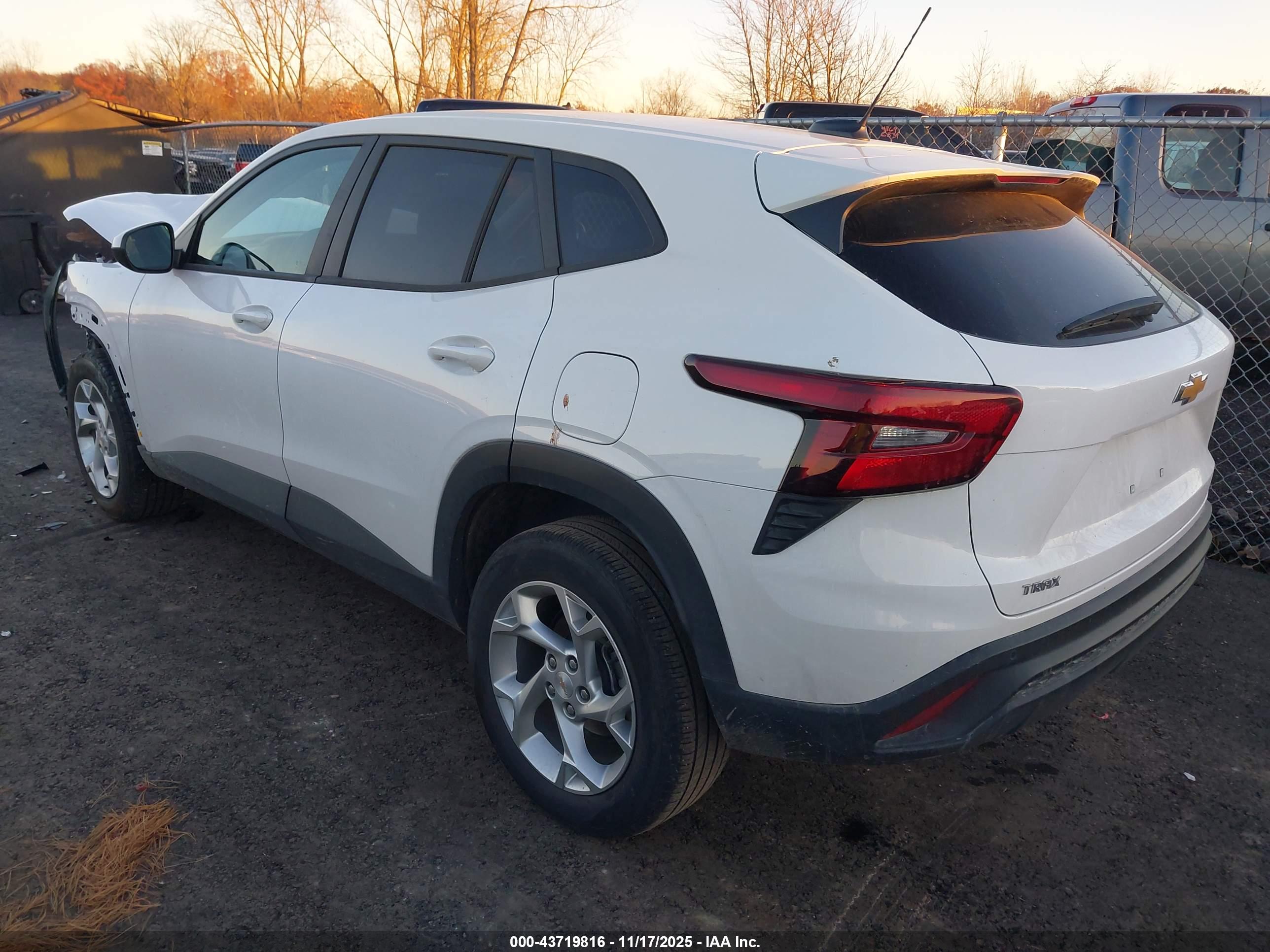 CHEVROLET TRAX image 3