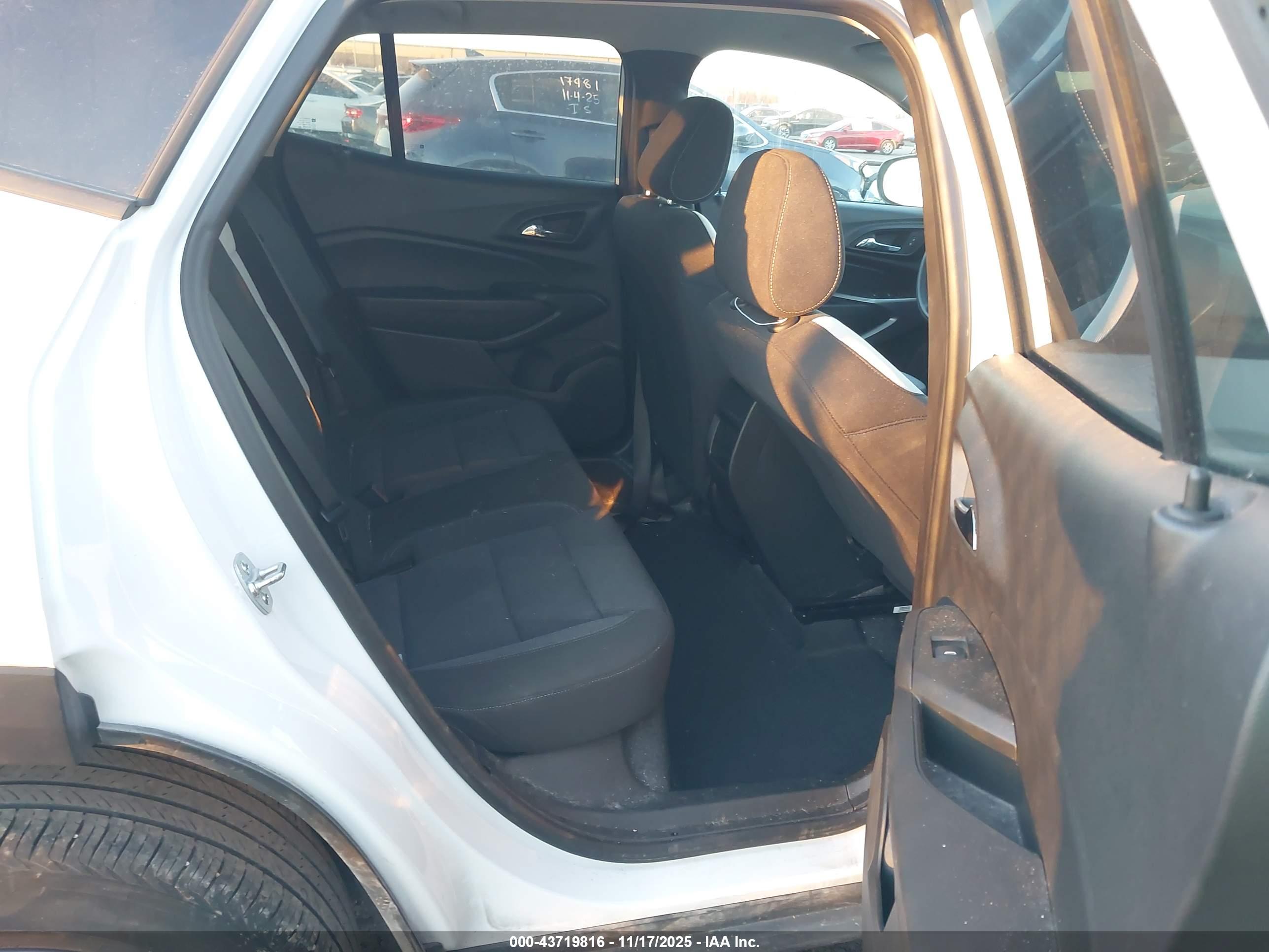 CHEVROLET TRAX image 8