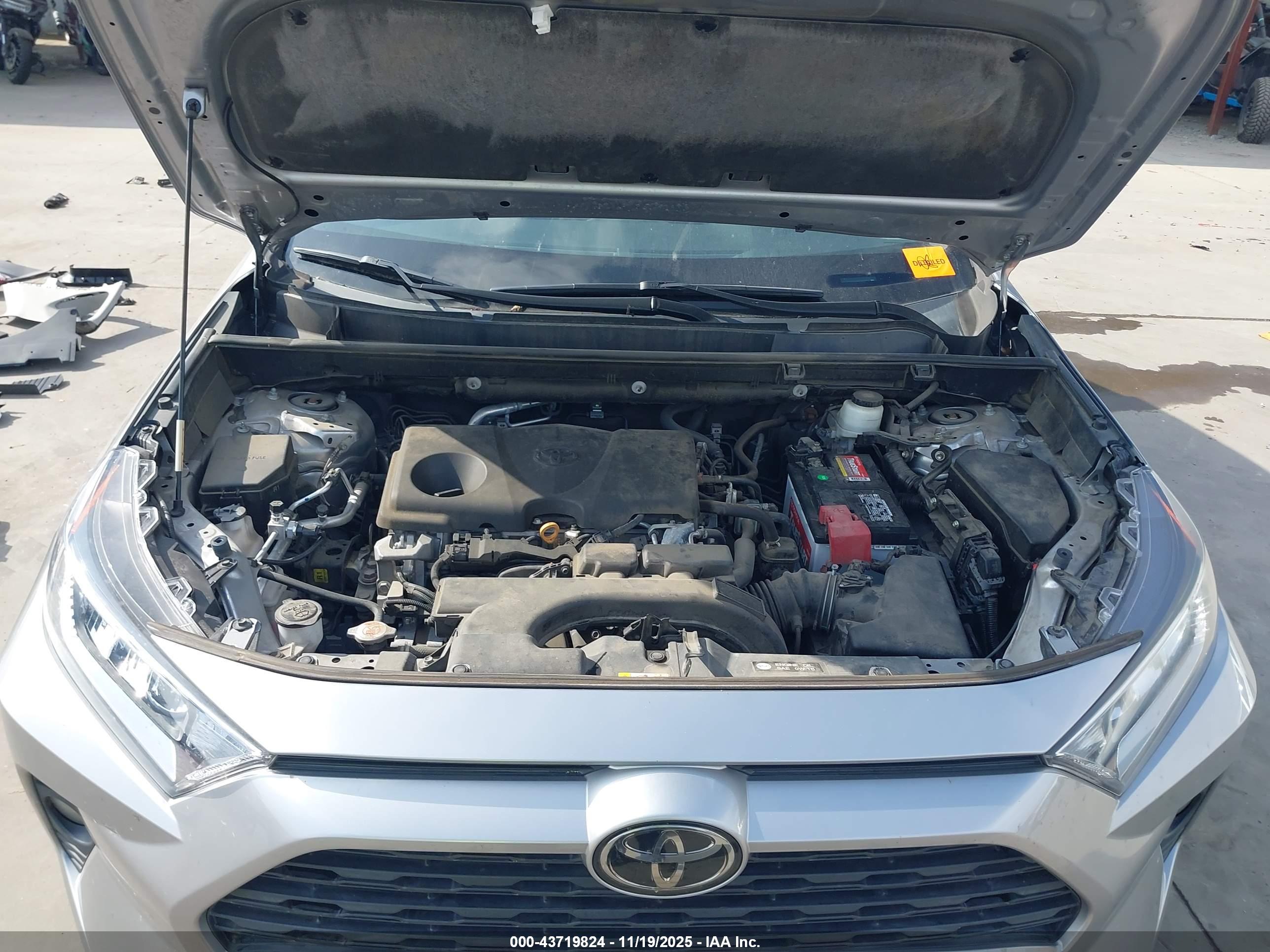 TOYOTA RAV4 image 10