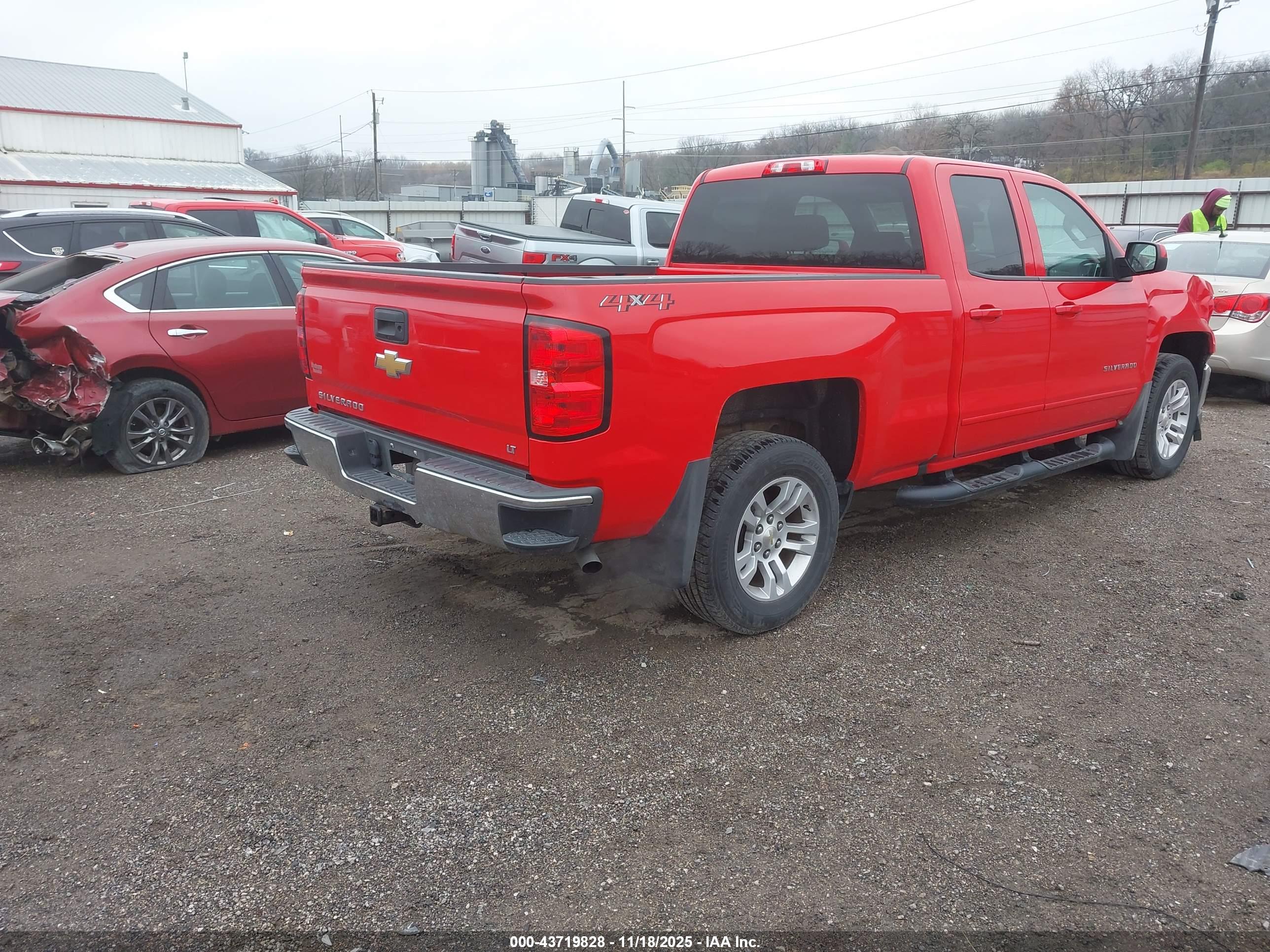 CHEVROLET SILVERADO image 4