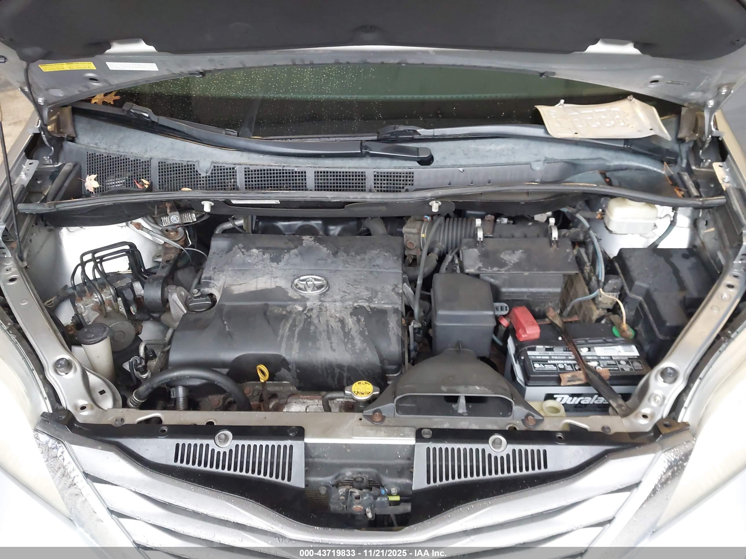 TOYOTA SIENNA image 10