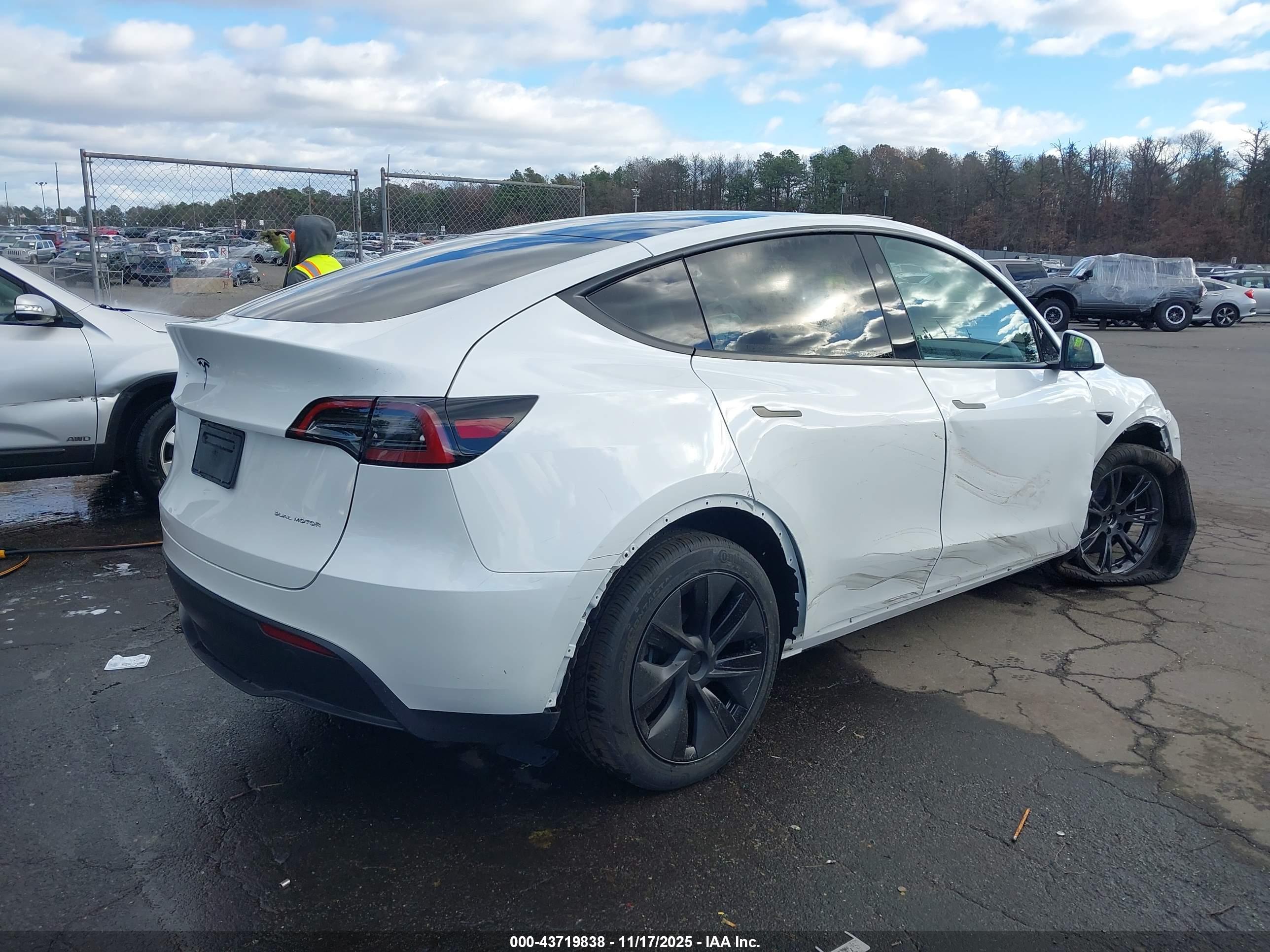 TESLA MODEL image 4