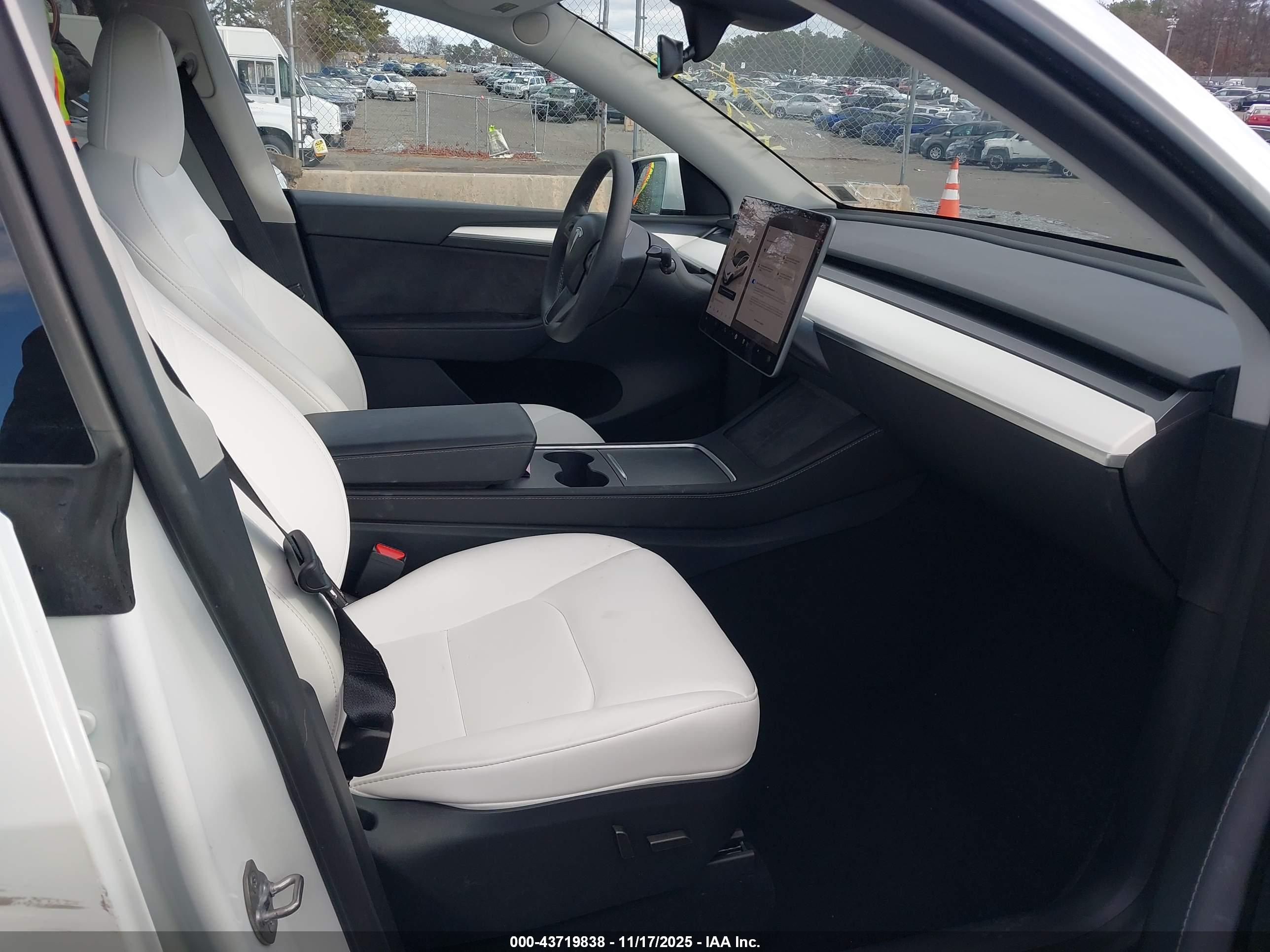 TESLA MODEL image 5