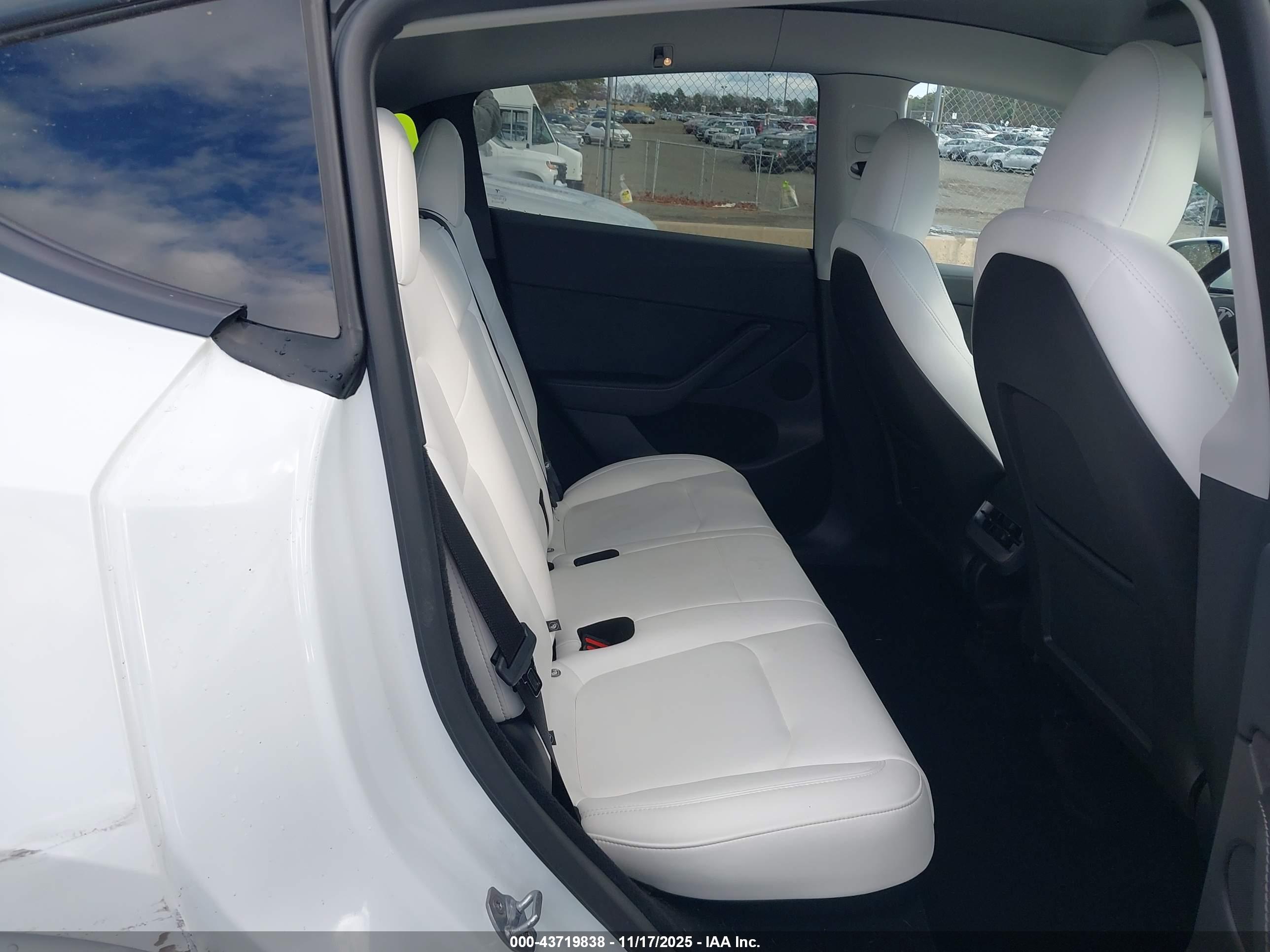 TESLA MODEL image 8