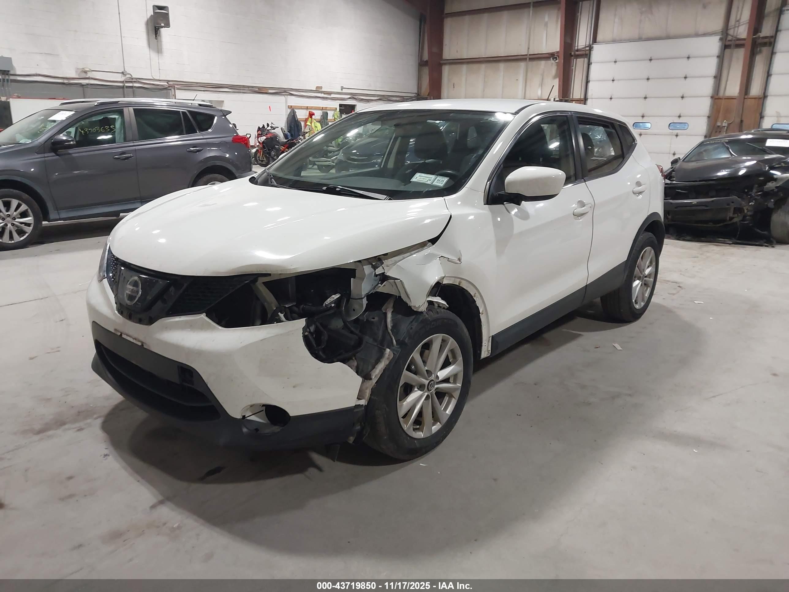 NISSAN ROGUE image 2