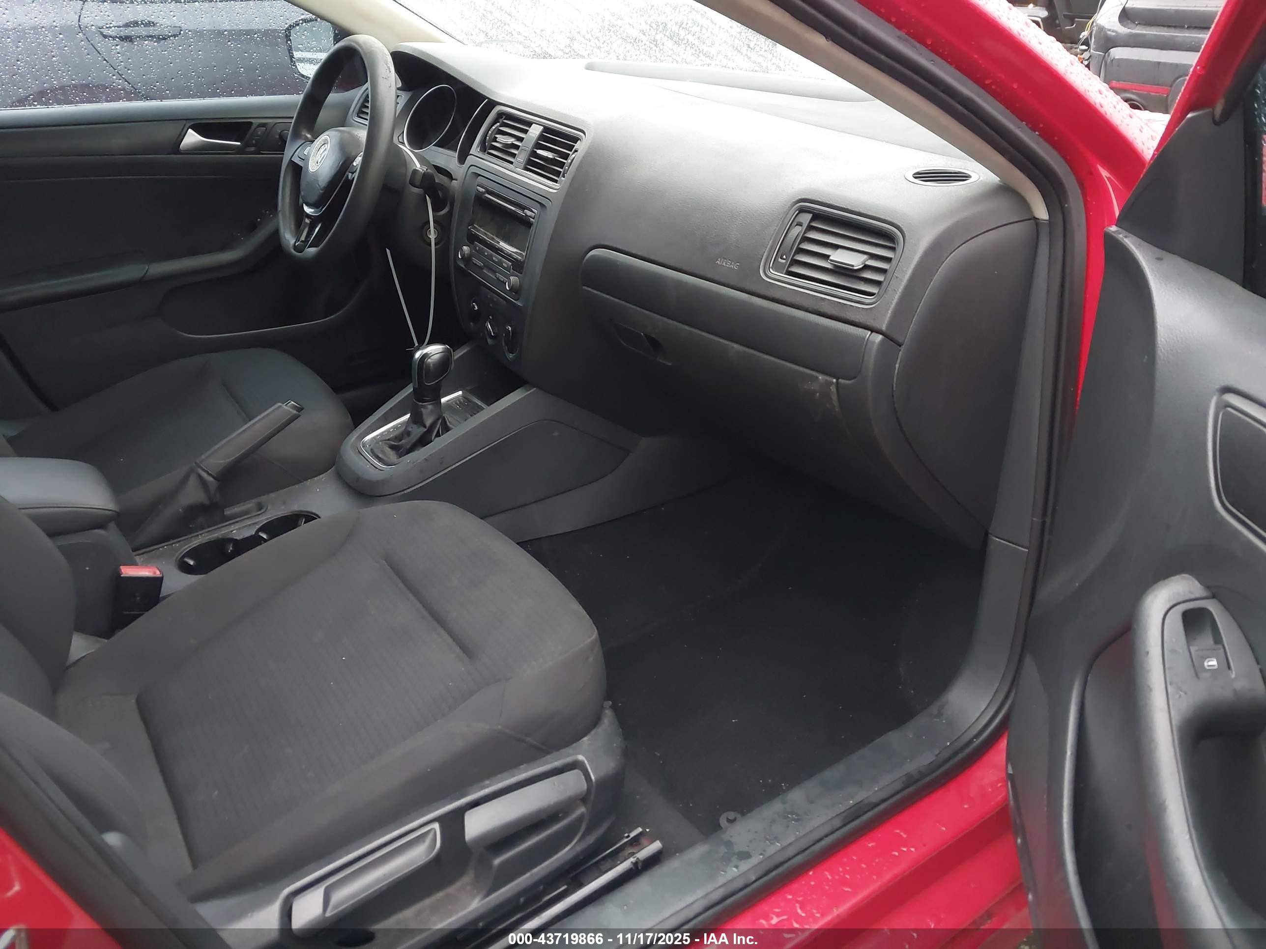 VOLKSWAGEN JETTA image 5