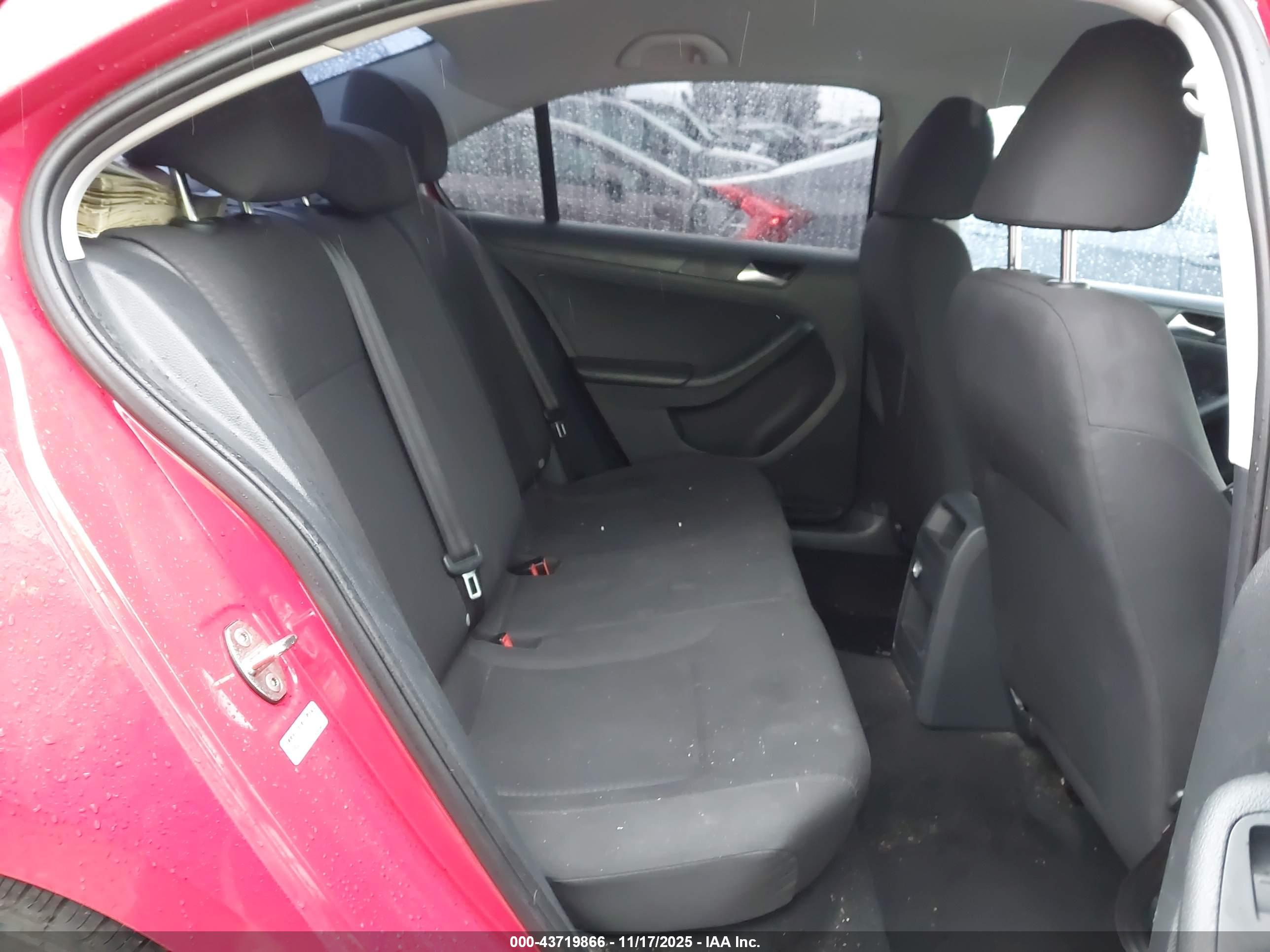 VOLKSWAGEN JETTA image 8