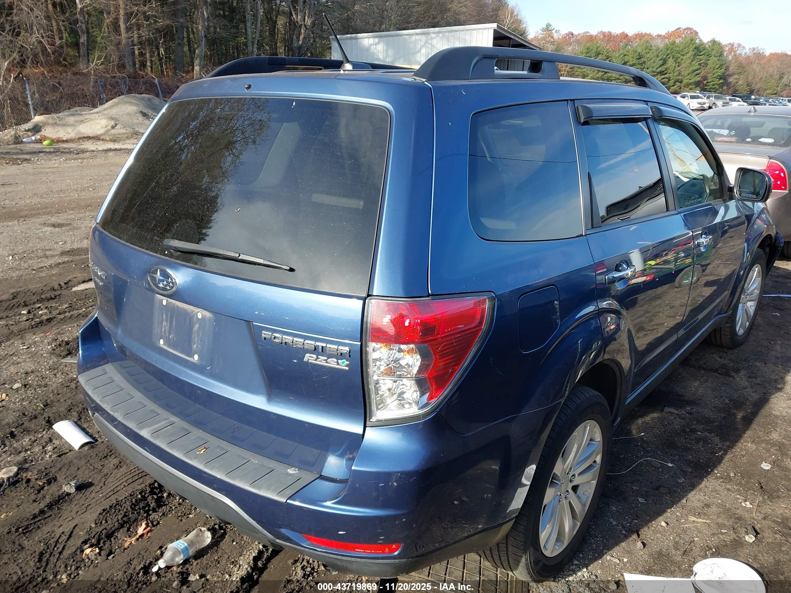 SUBARU FORESTER image 4
