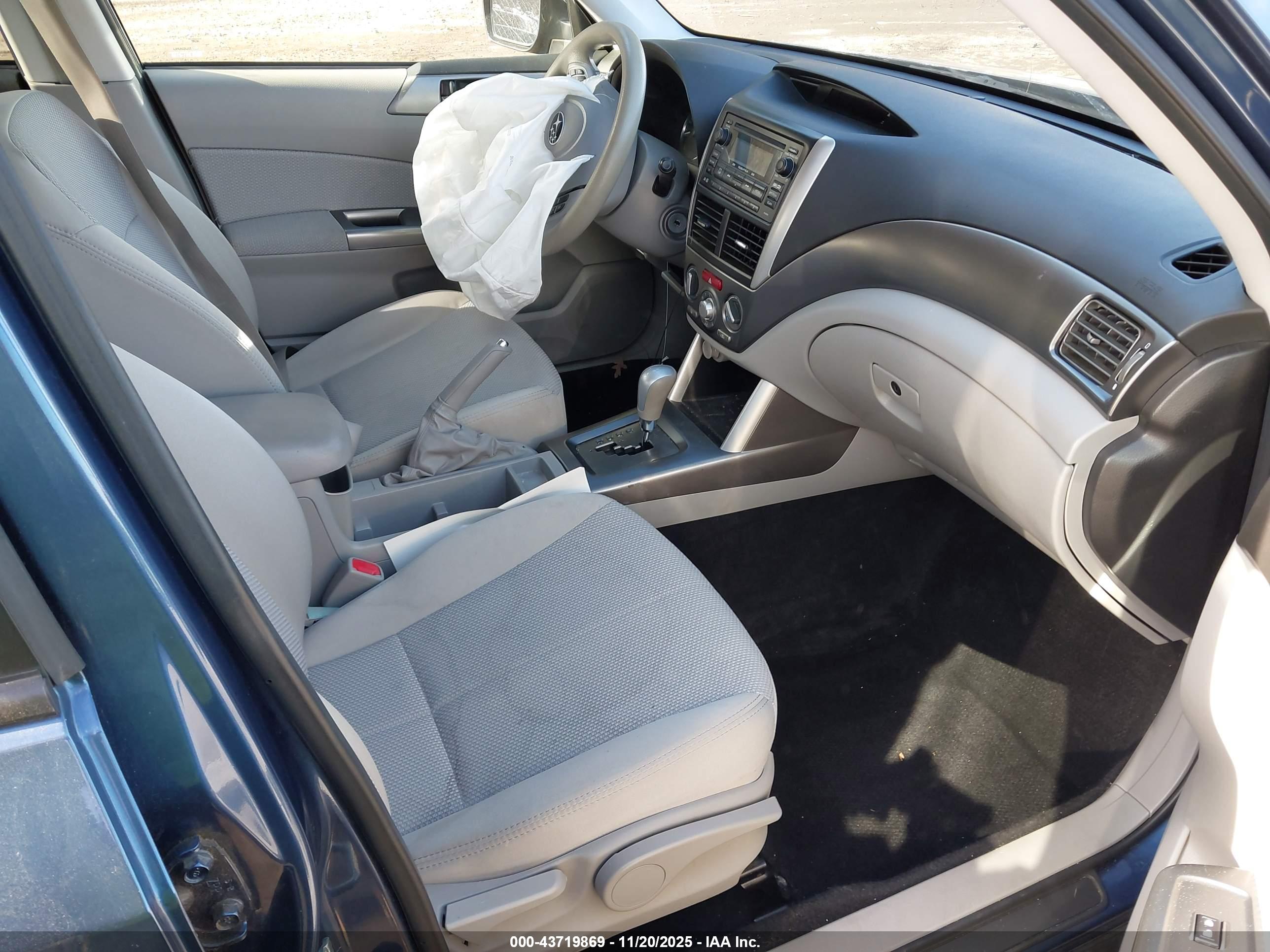 SUBARU FORESTER image 5