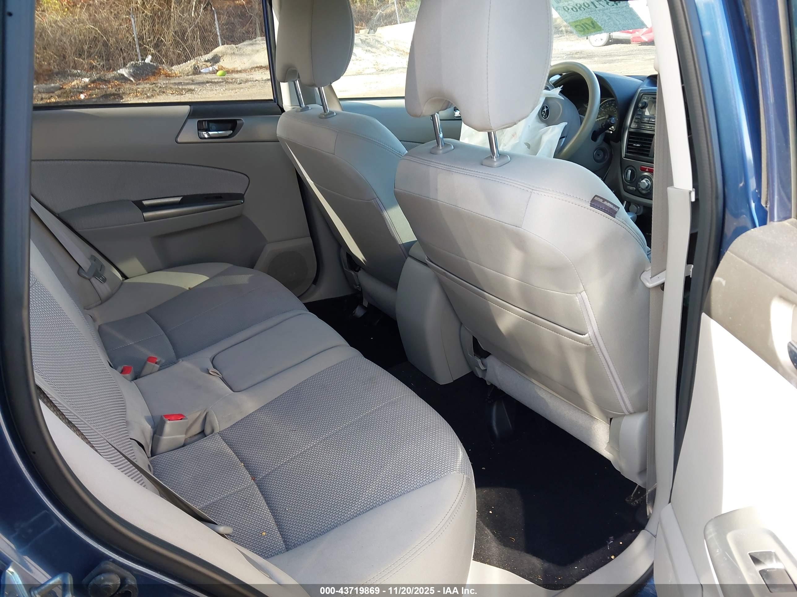 SUBARU FORESTER image 8
