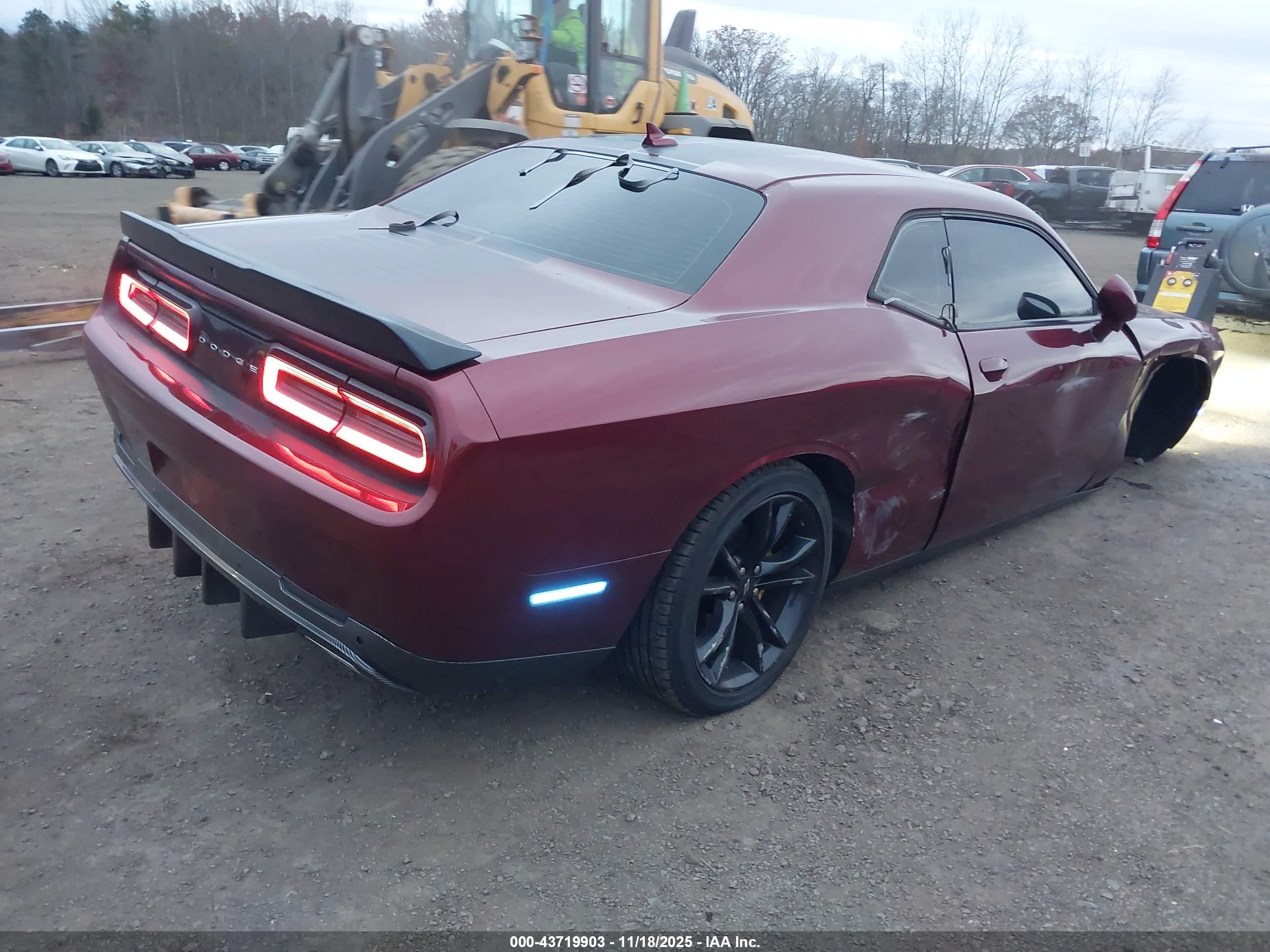 DODGE CHALLENGER image 4