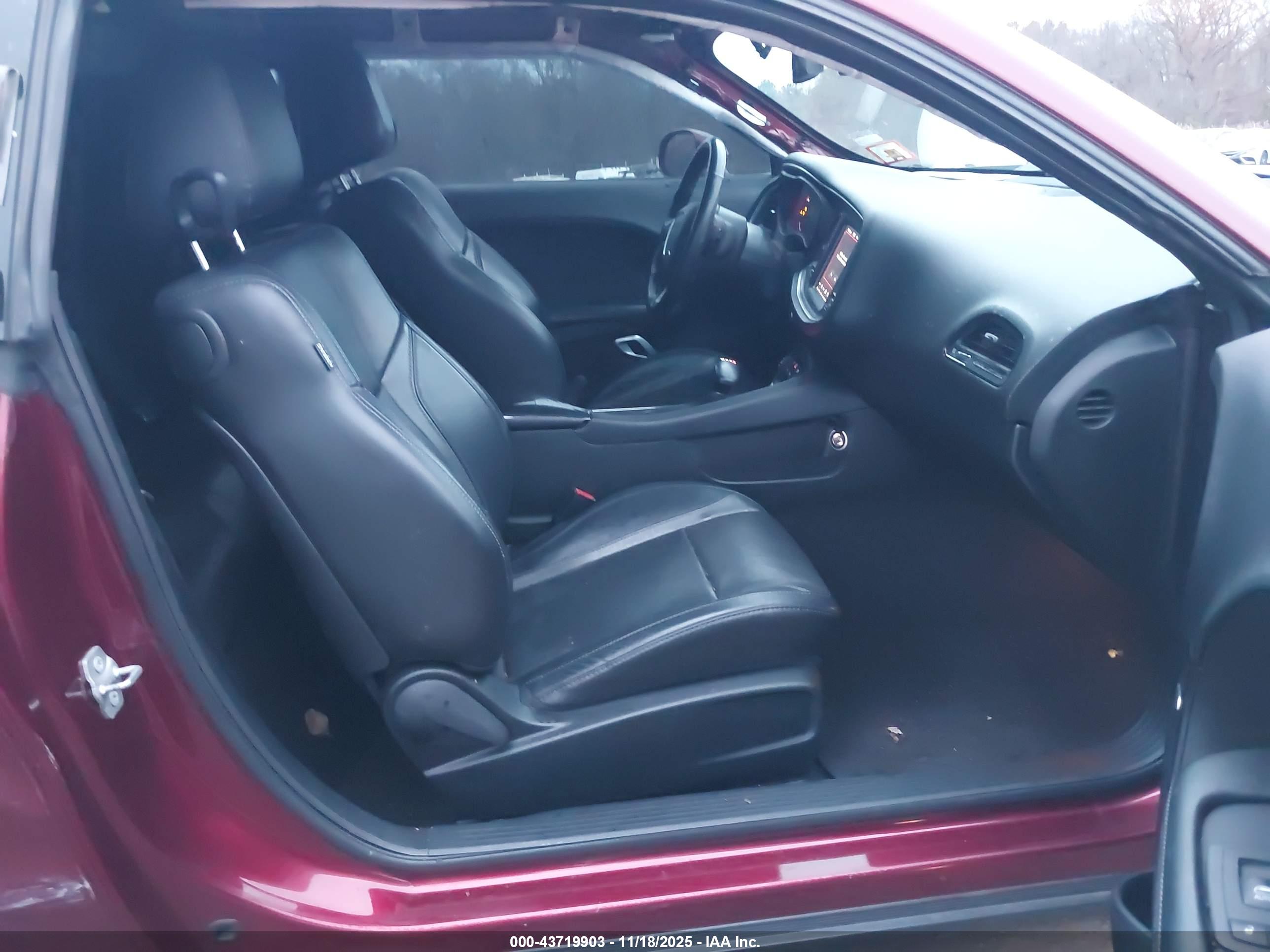 DODGE CHALLENGER image 5