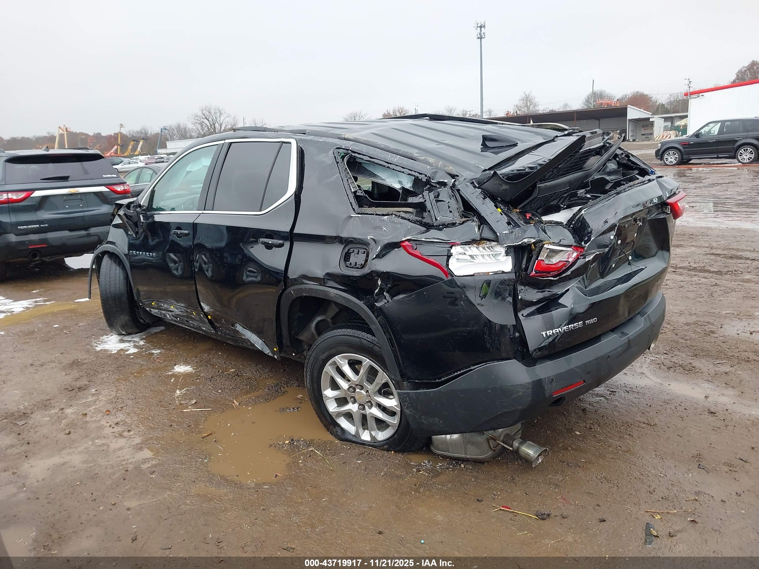 CHEVROLET TRAVERSE image 3