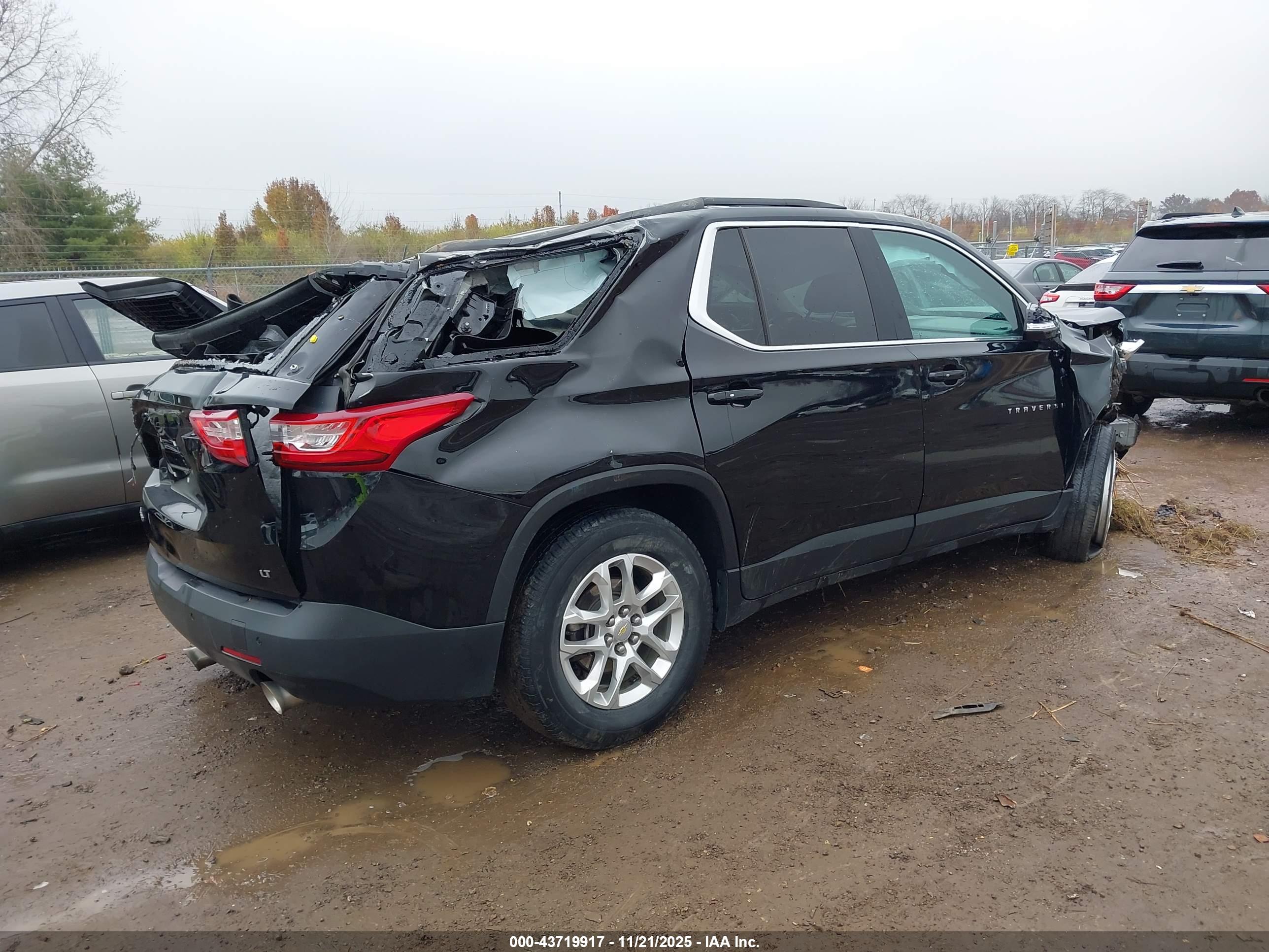 CHEVROLET TRAVERSE image 4