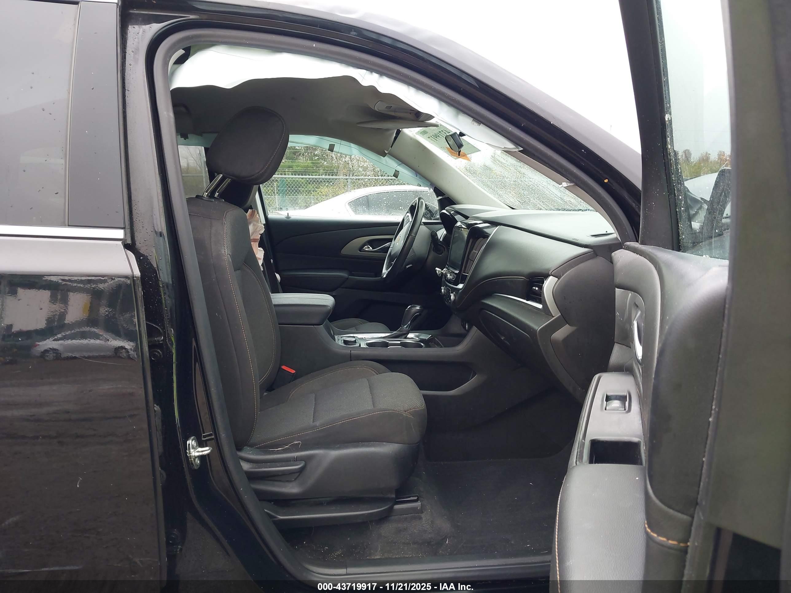 CHEVROLET TRAVERSE image 5