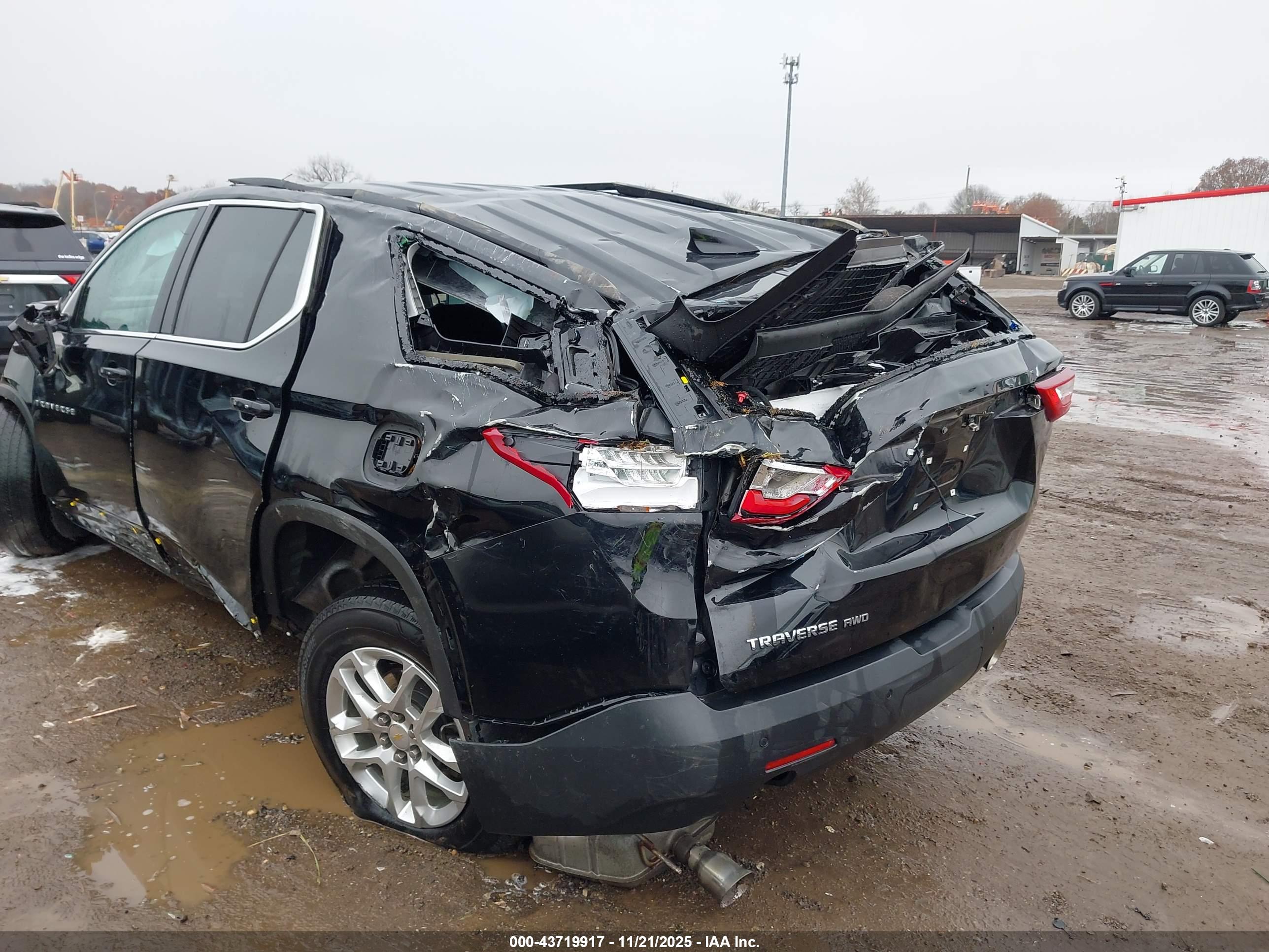 CHEVROLET TRAVERSE image 6