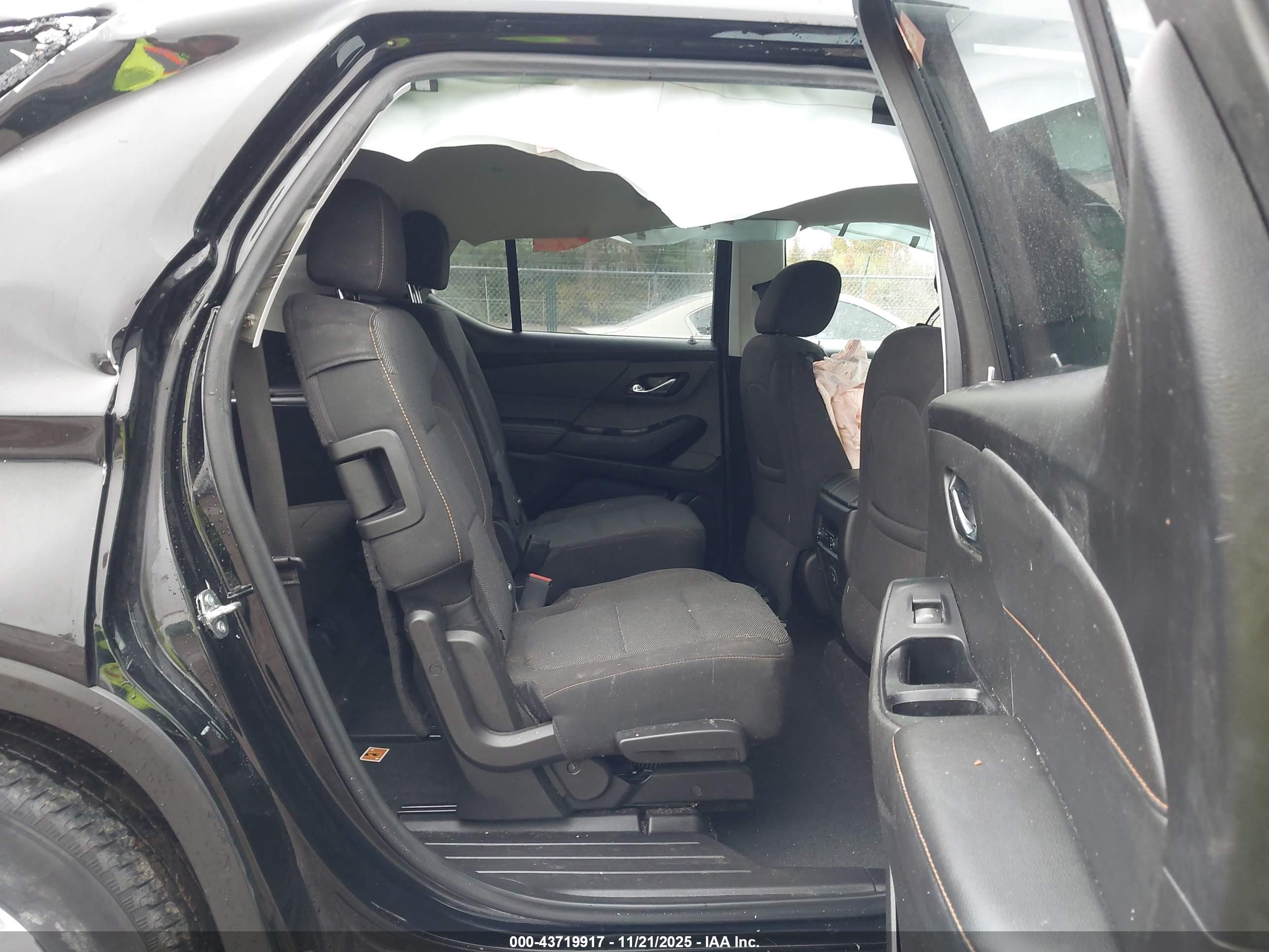 CHEVROLET TRAVERSE image 8