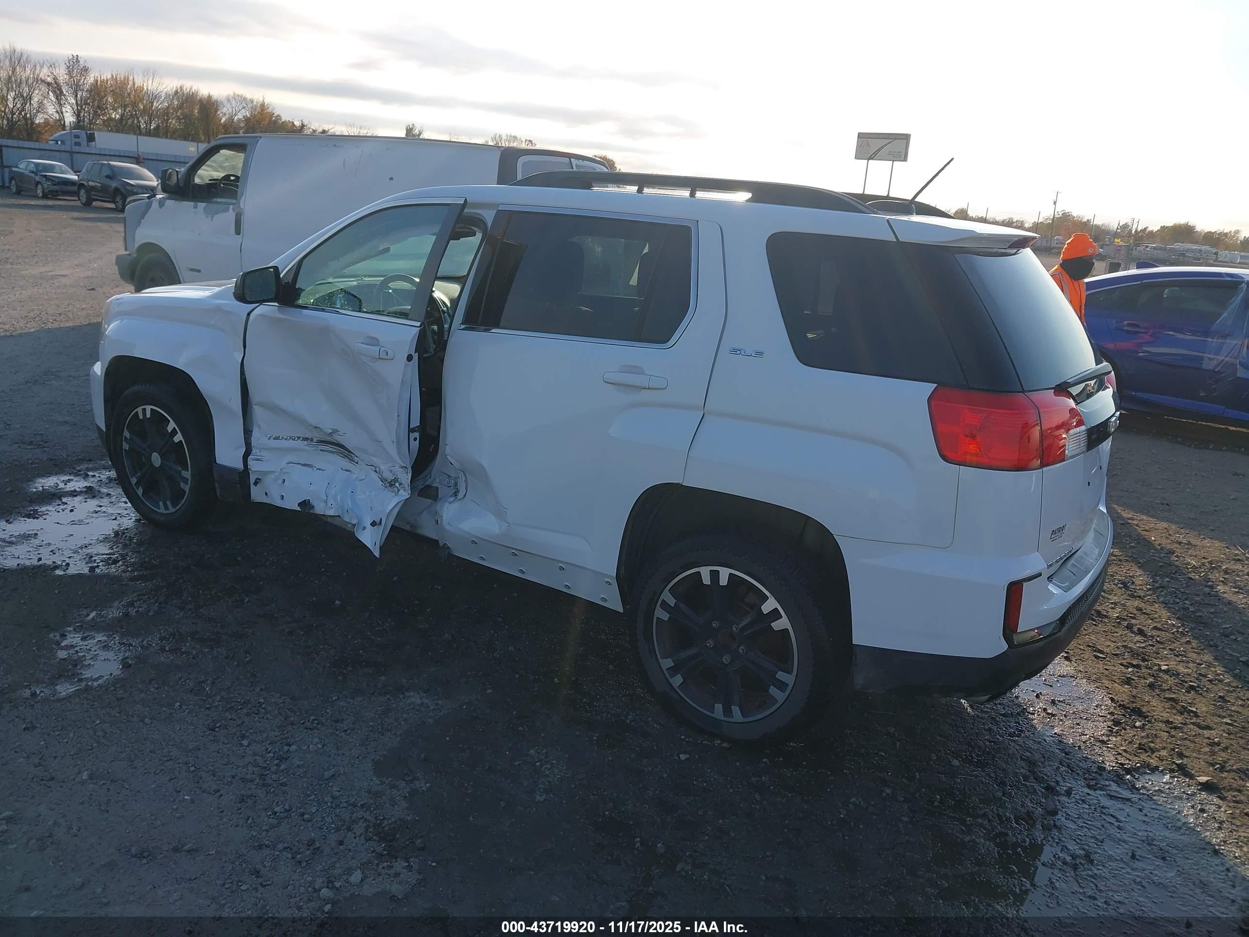 GMC TERRAIN image 3