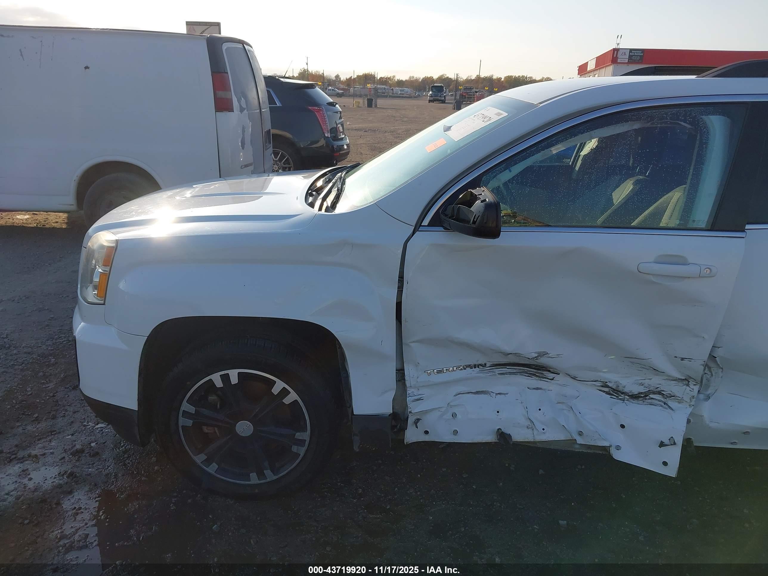 GMC TERRAIN image 6