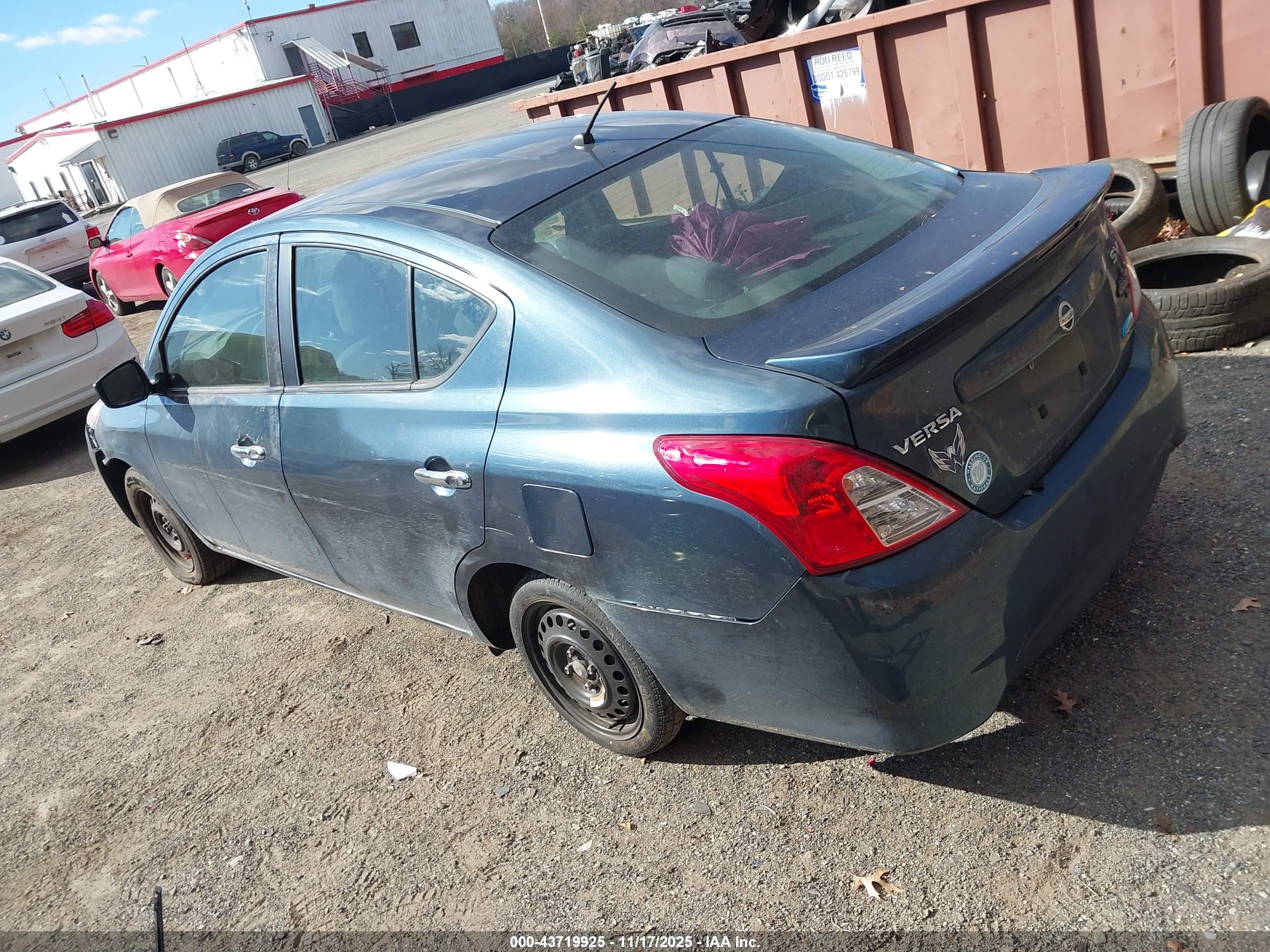 NISSAN VERSA image 3