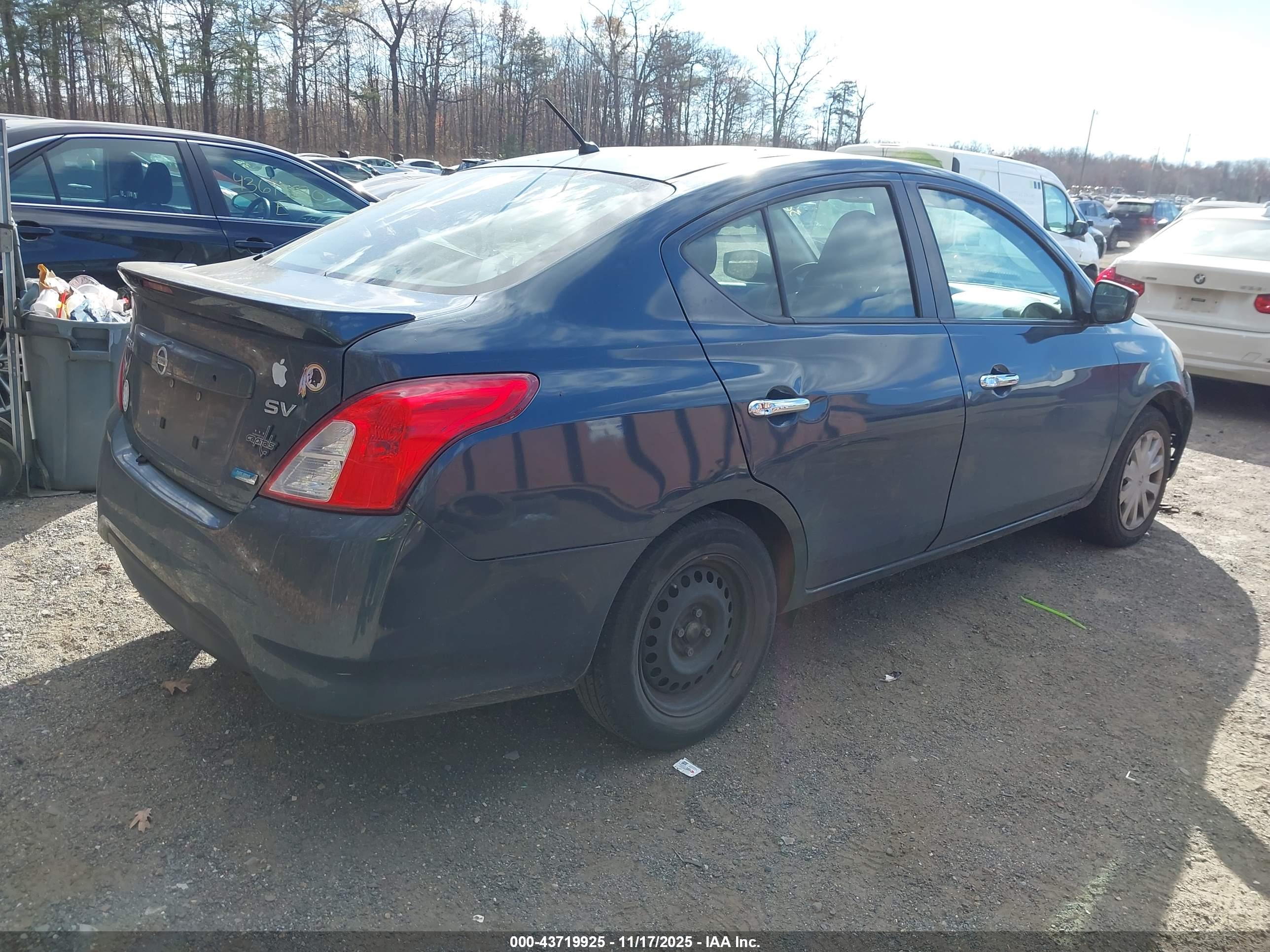 NISSAN VERSA image 4