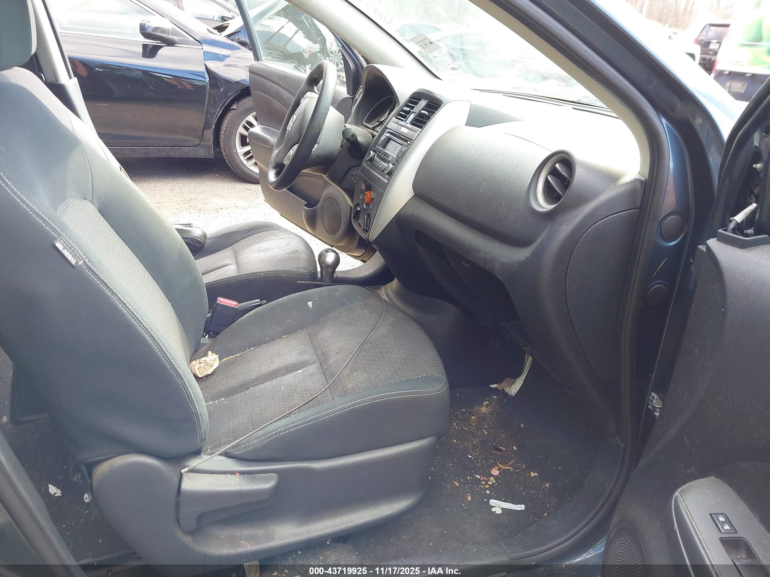 NISSAN VERSA image 5