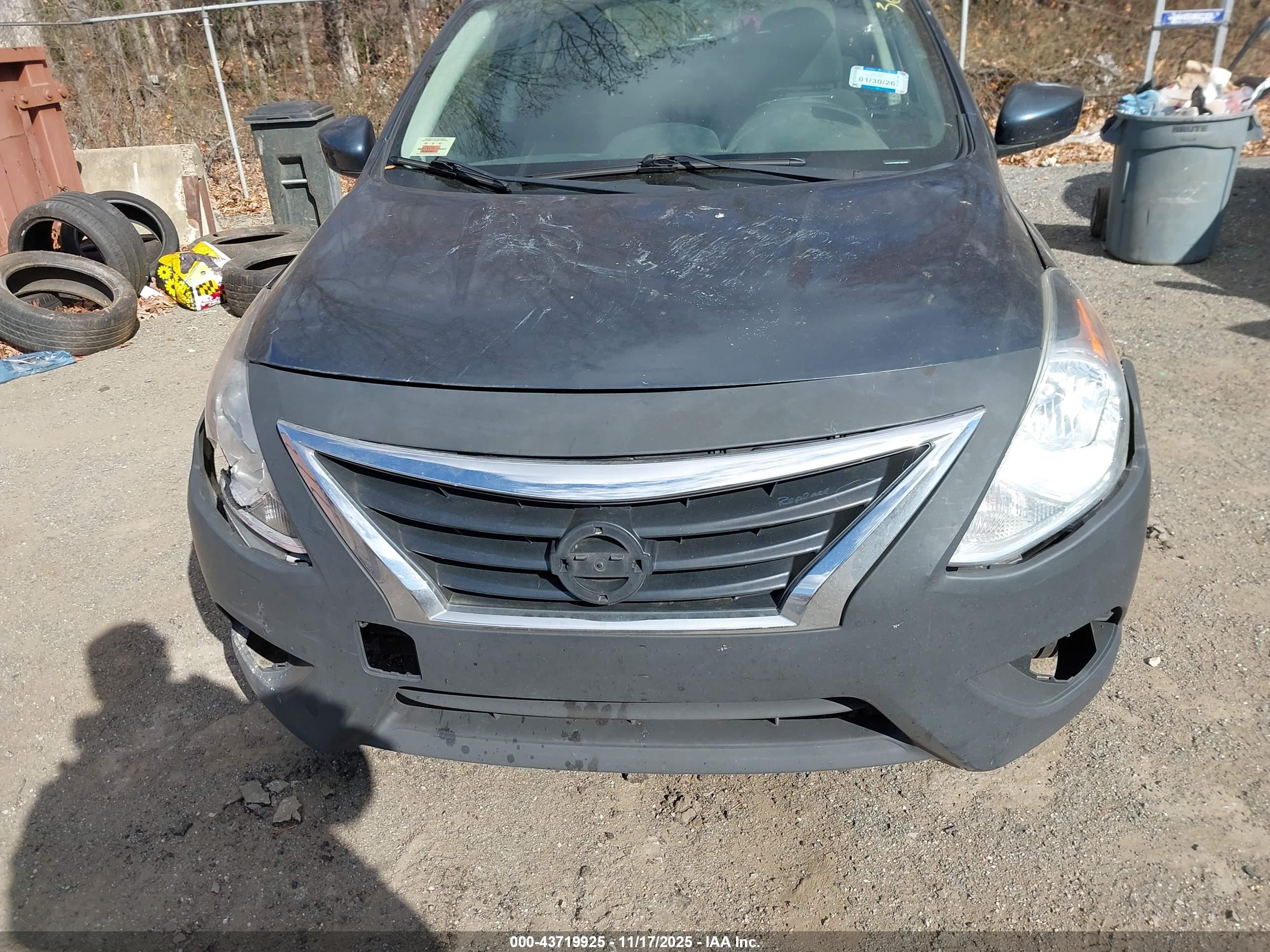 NISSAN VERSA image 6