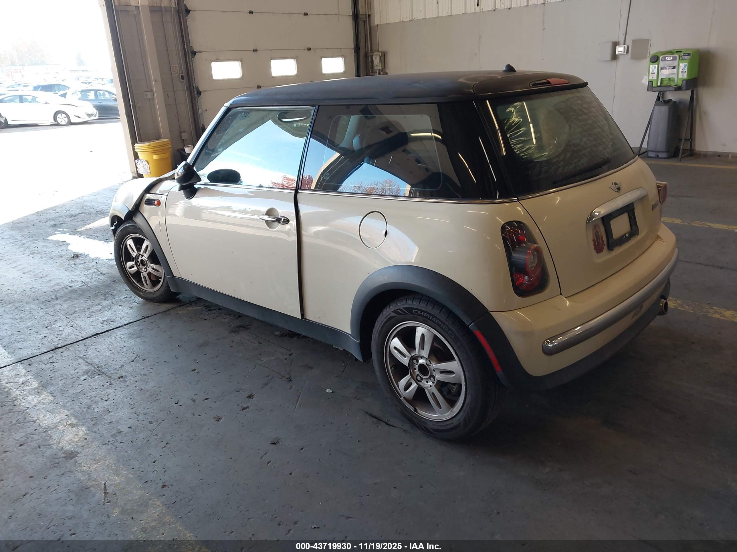 MINI COOPER image 3