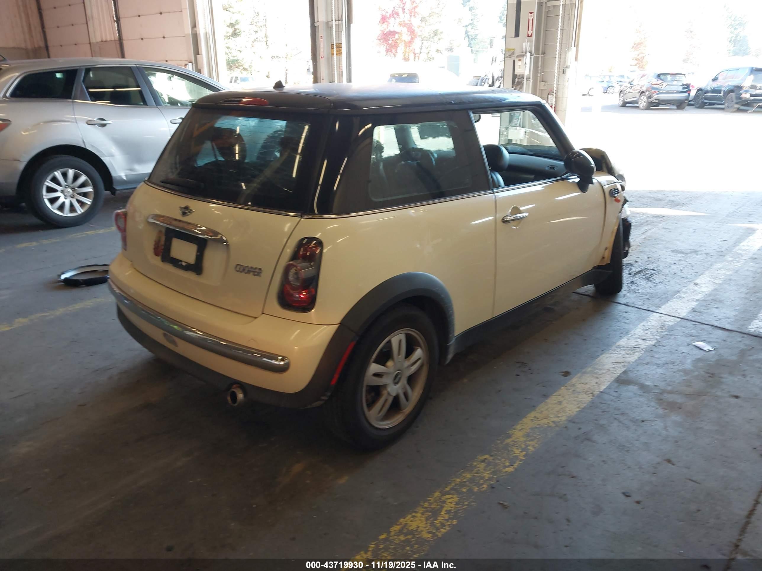 MINI COOPER image 4