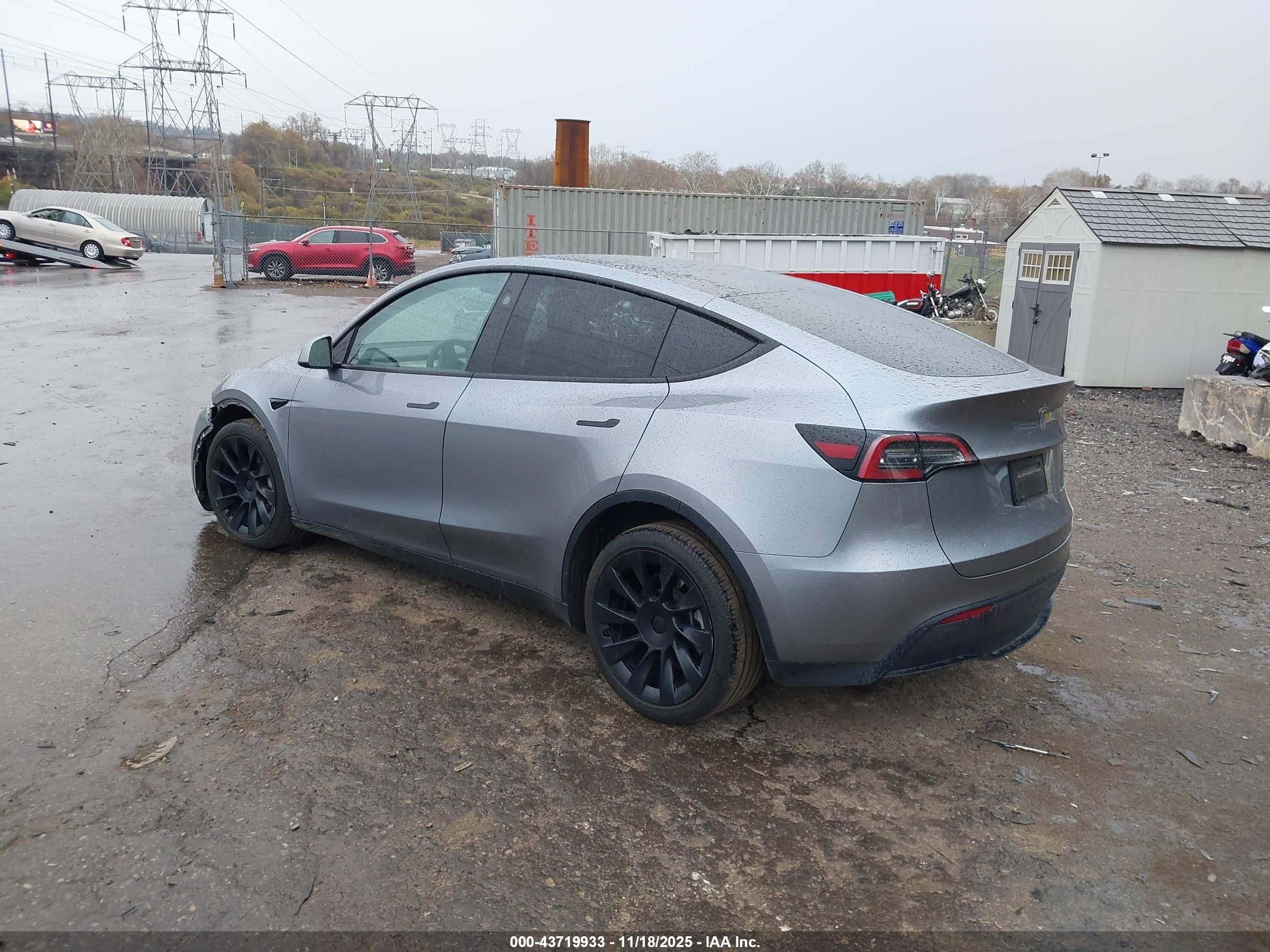 TESLA MODEL image 3