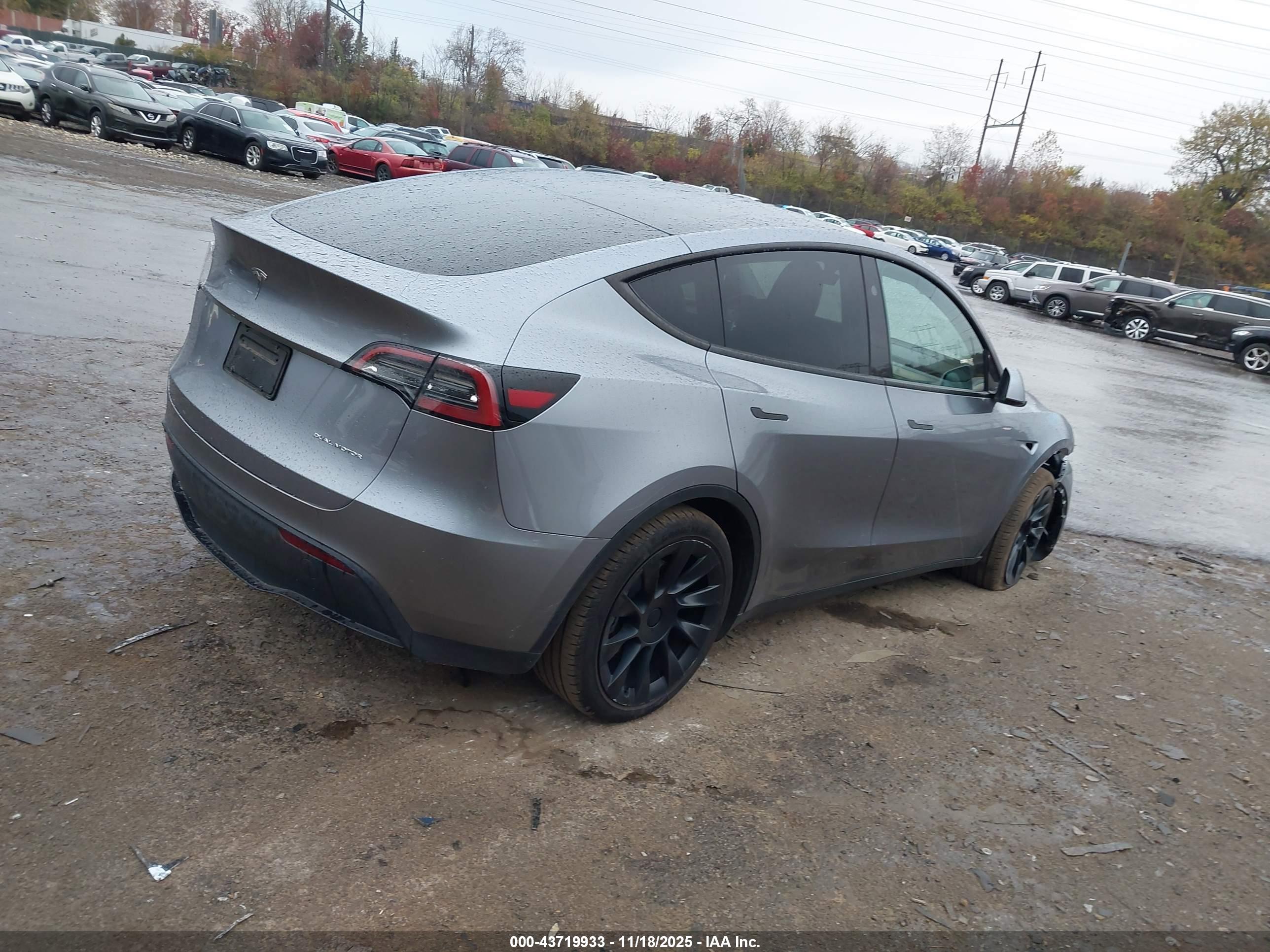 TESLA MODEL image 4