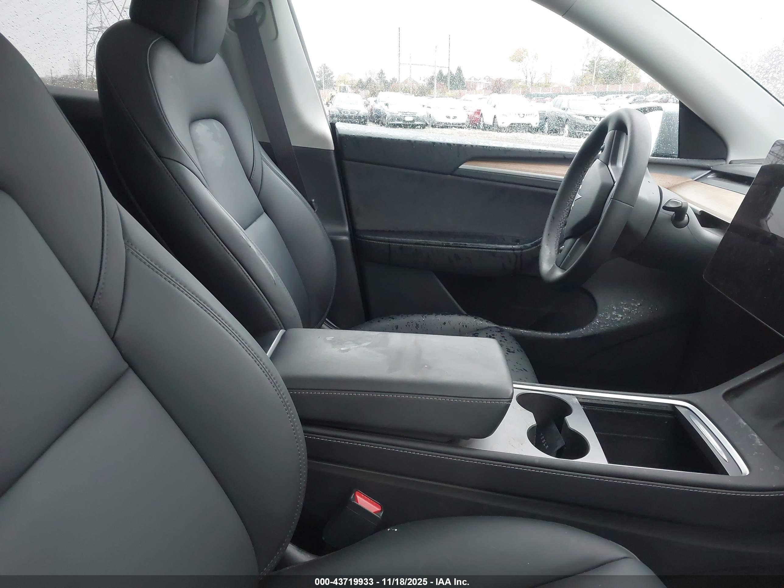 TESLA MODEL image 5