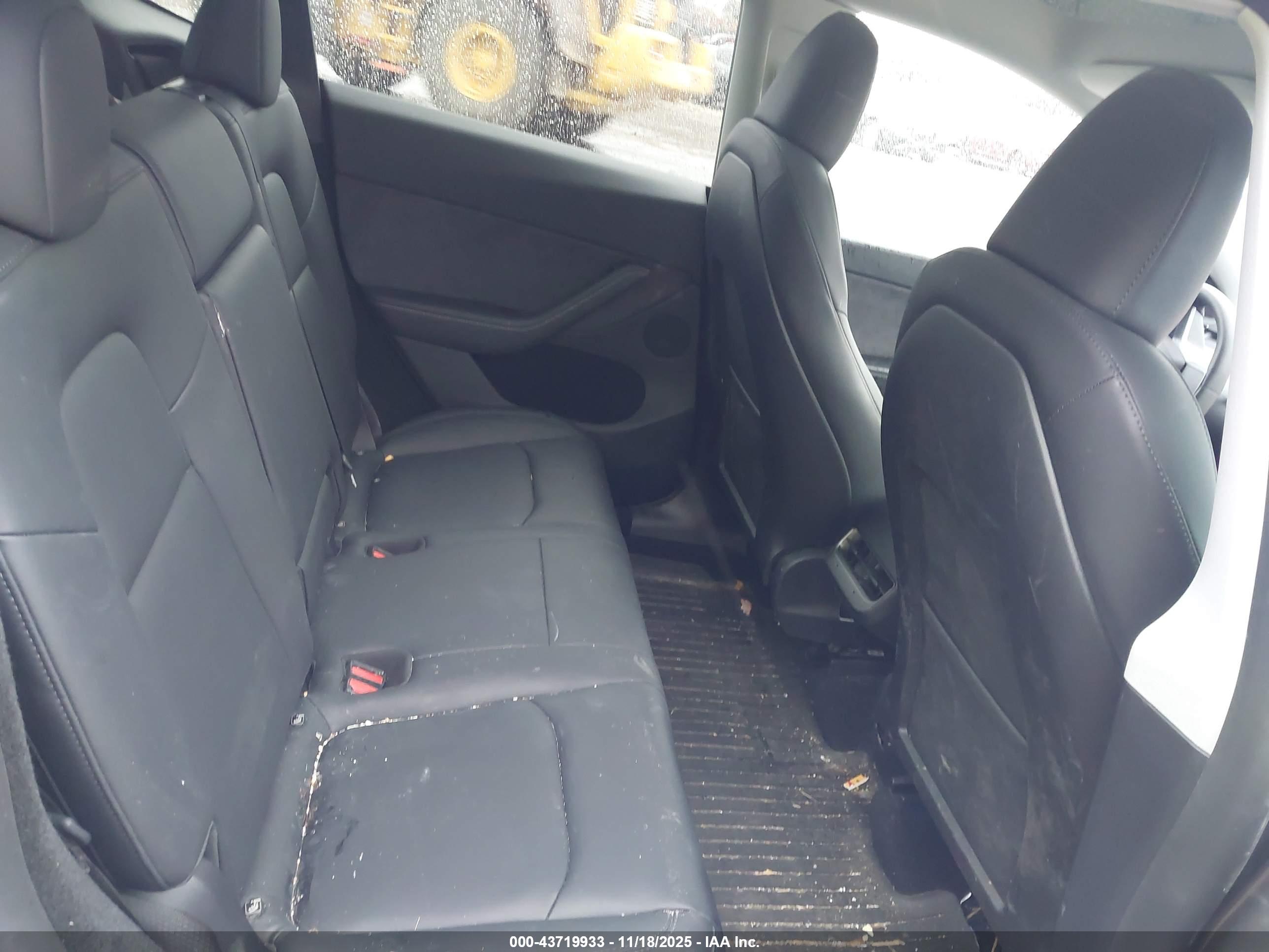 TESLA MODEL image 8