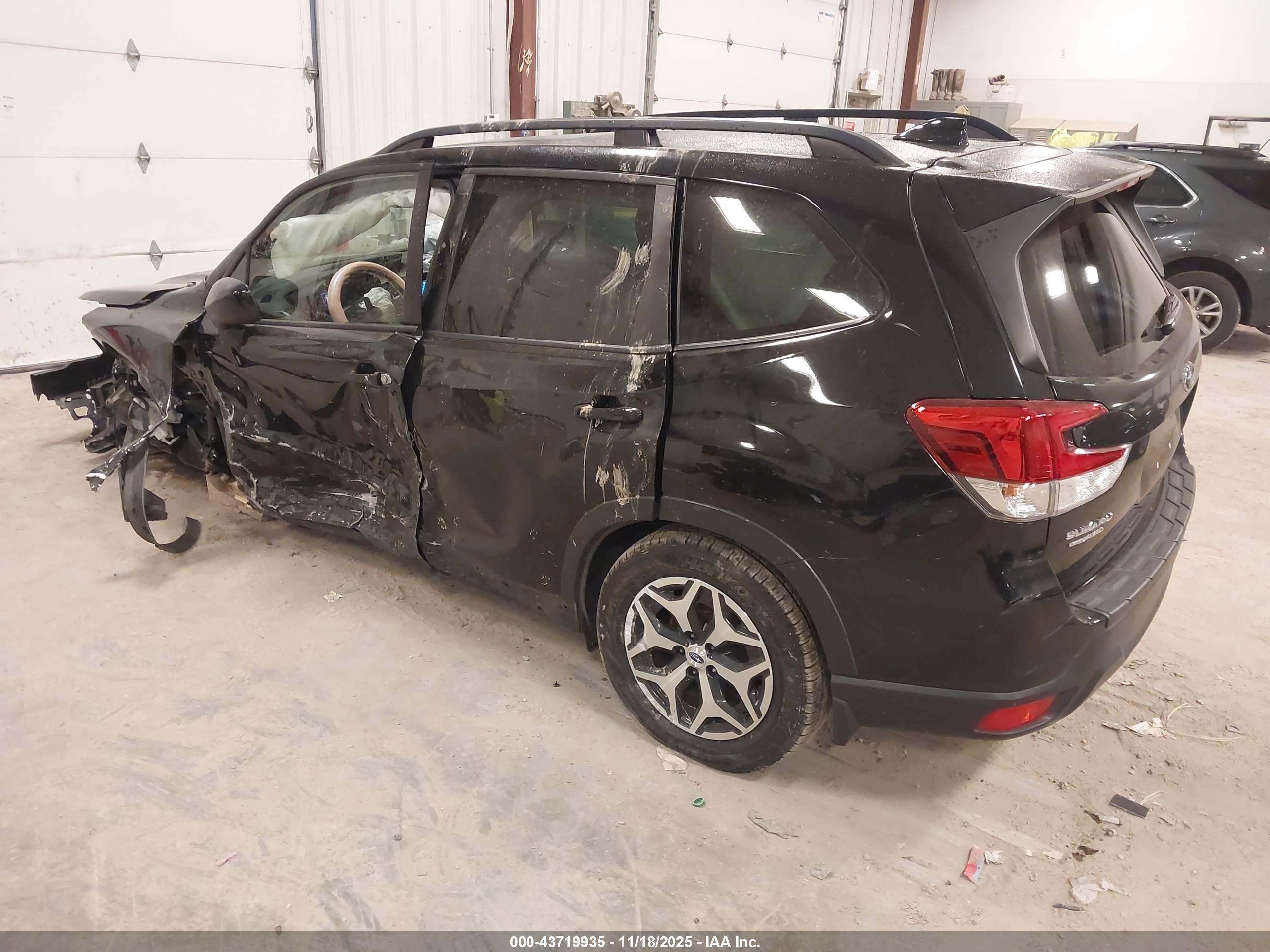SUBARU FORESTER image 3