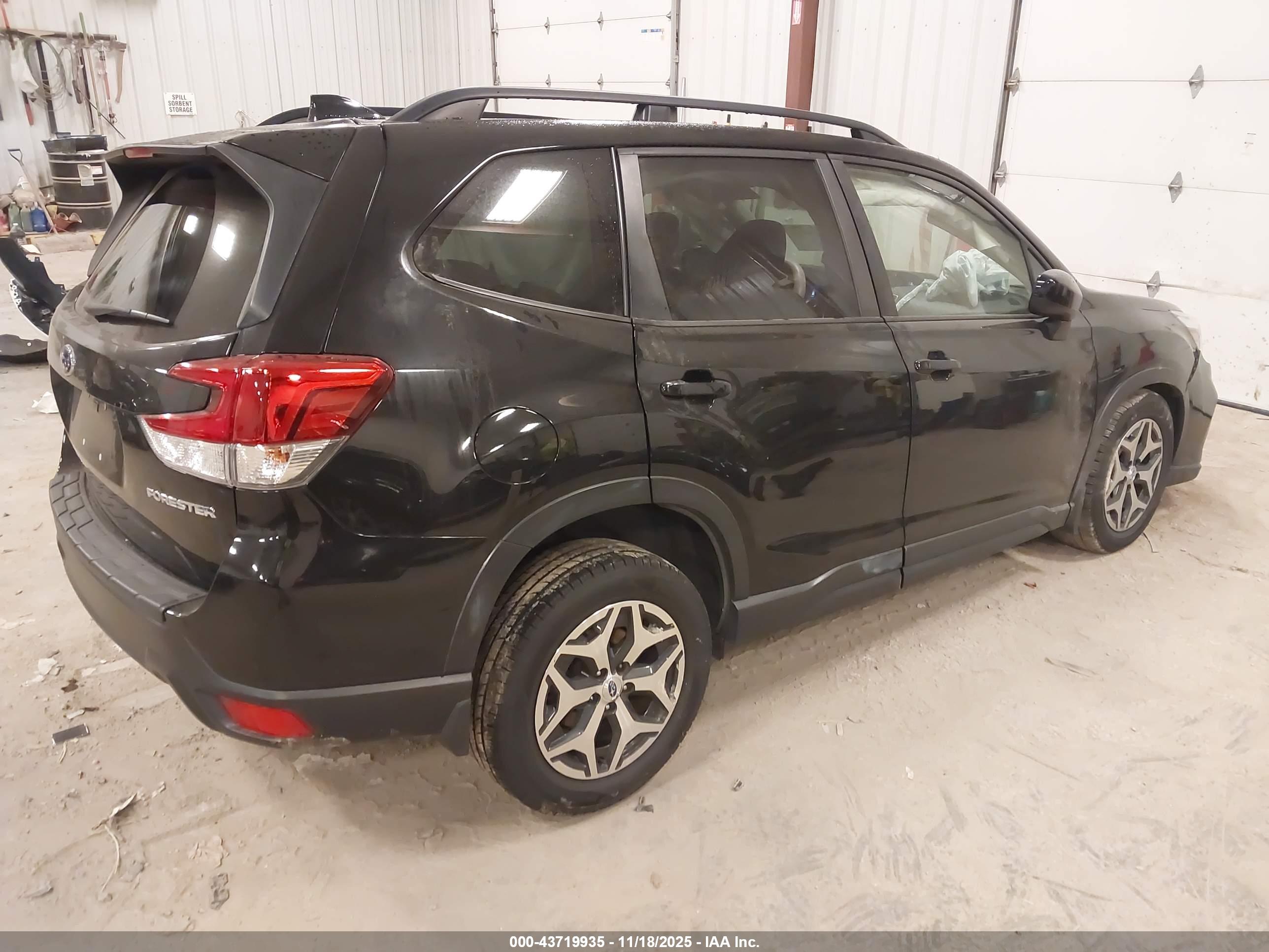 SUBARU FORESTER image 4