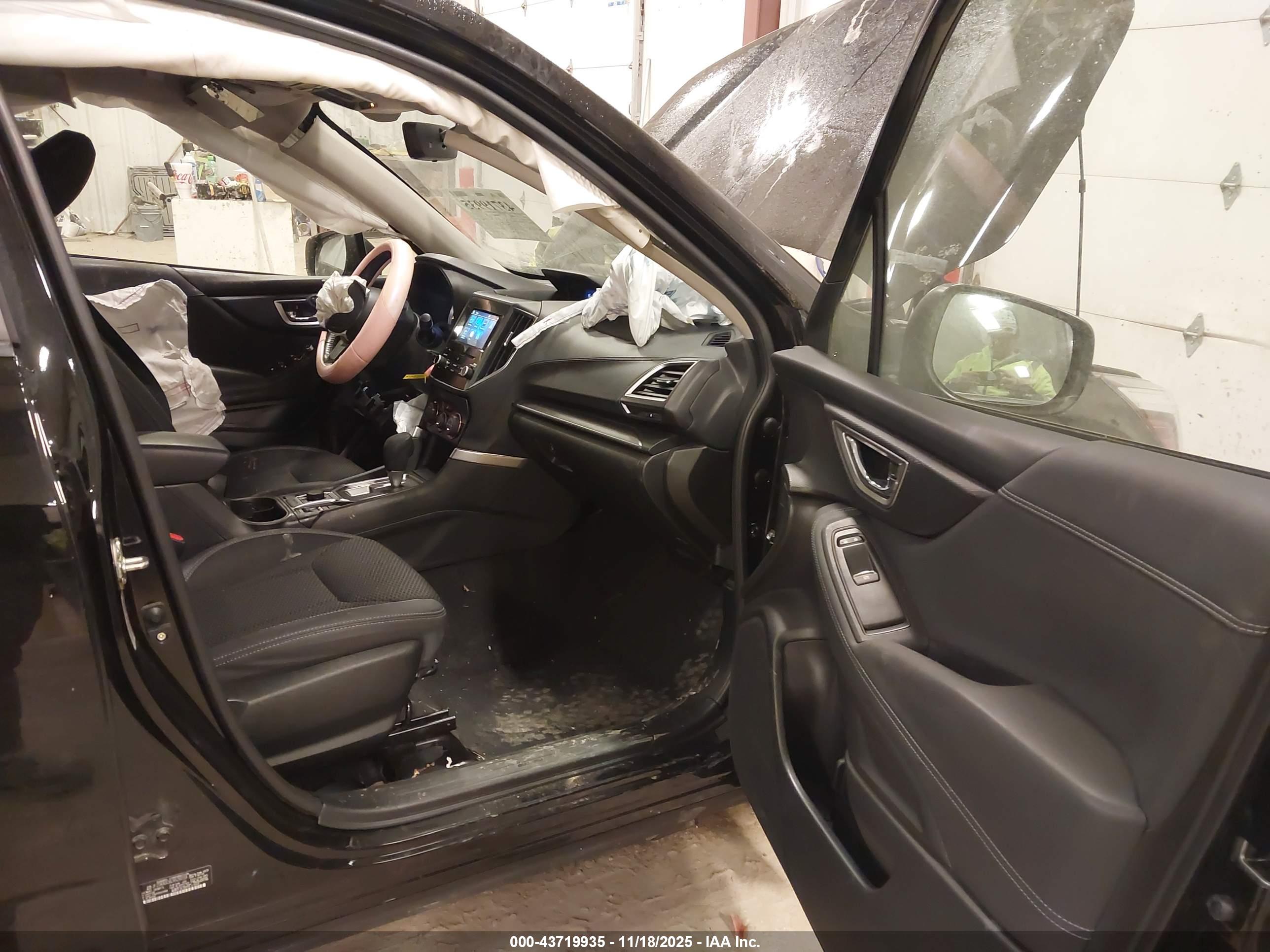 SUBARU FORESTER image 5