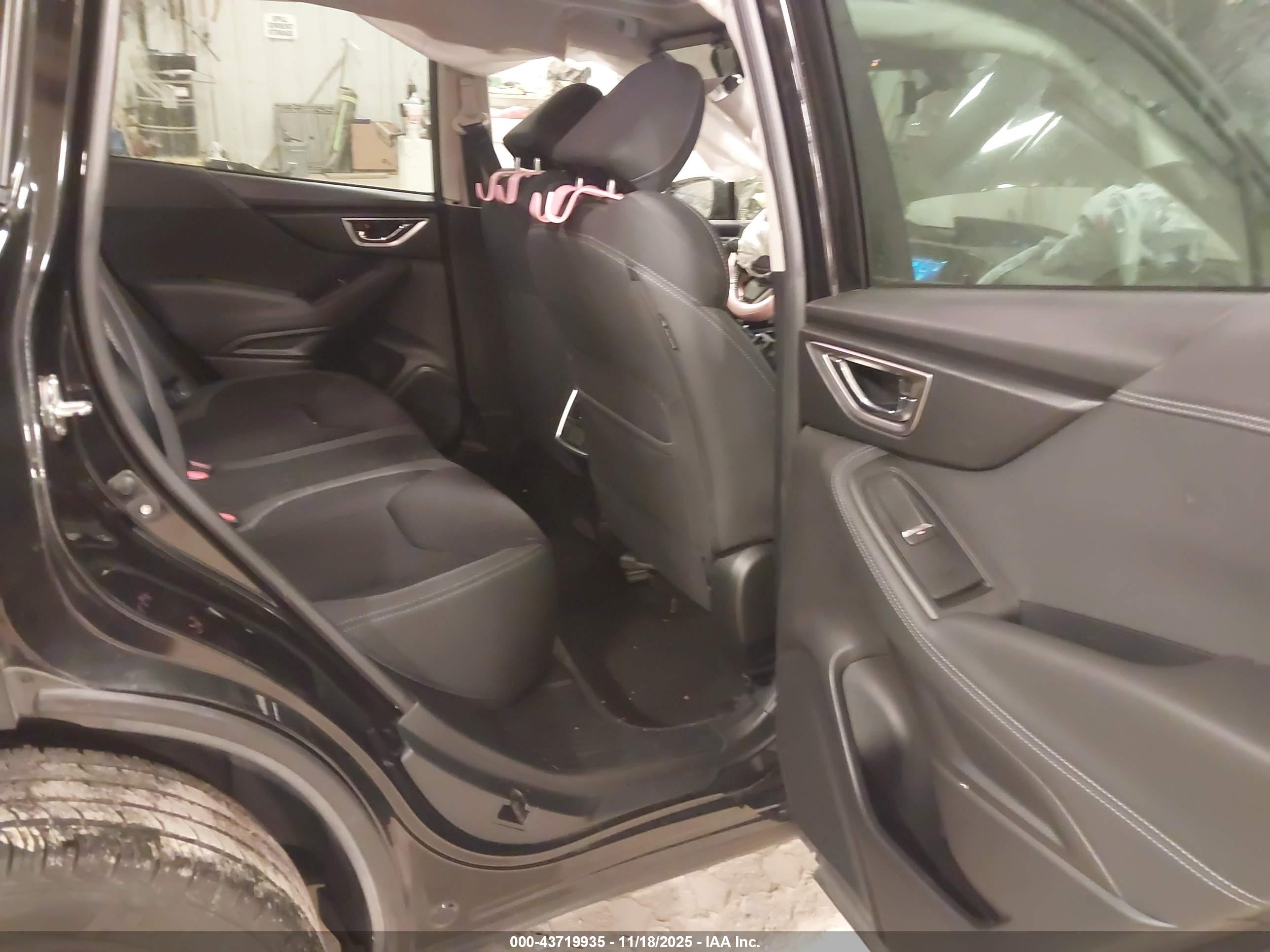 SUBARU FORESTER image 8