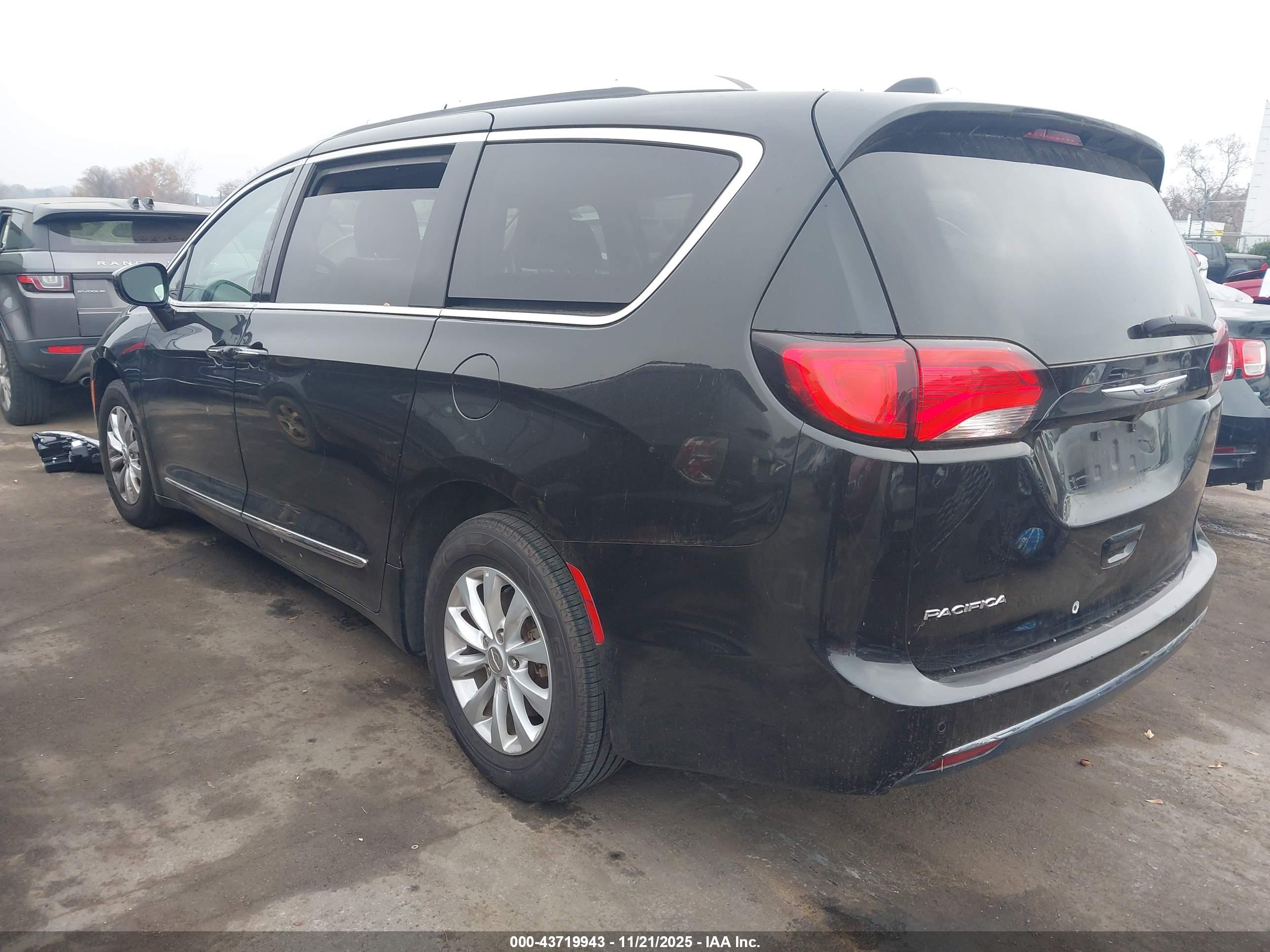 CHRYSLER PACIFICA image 3