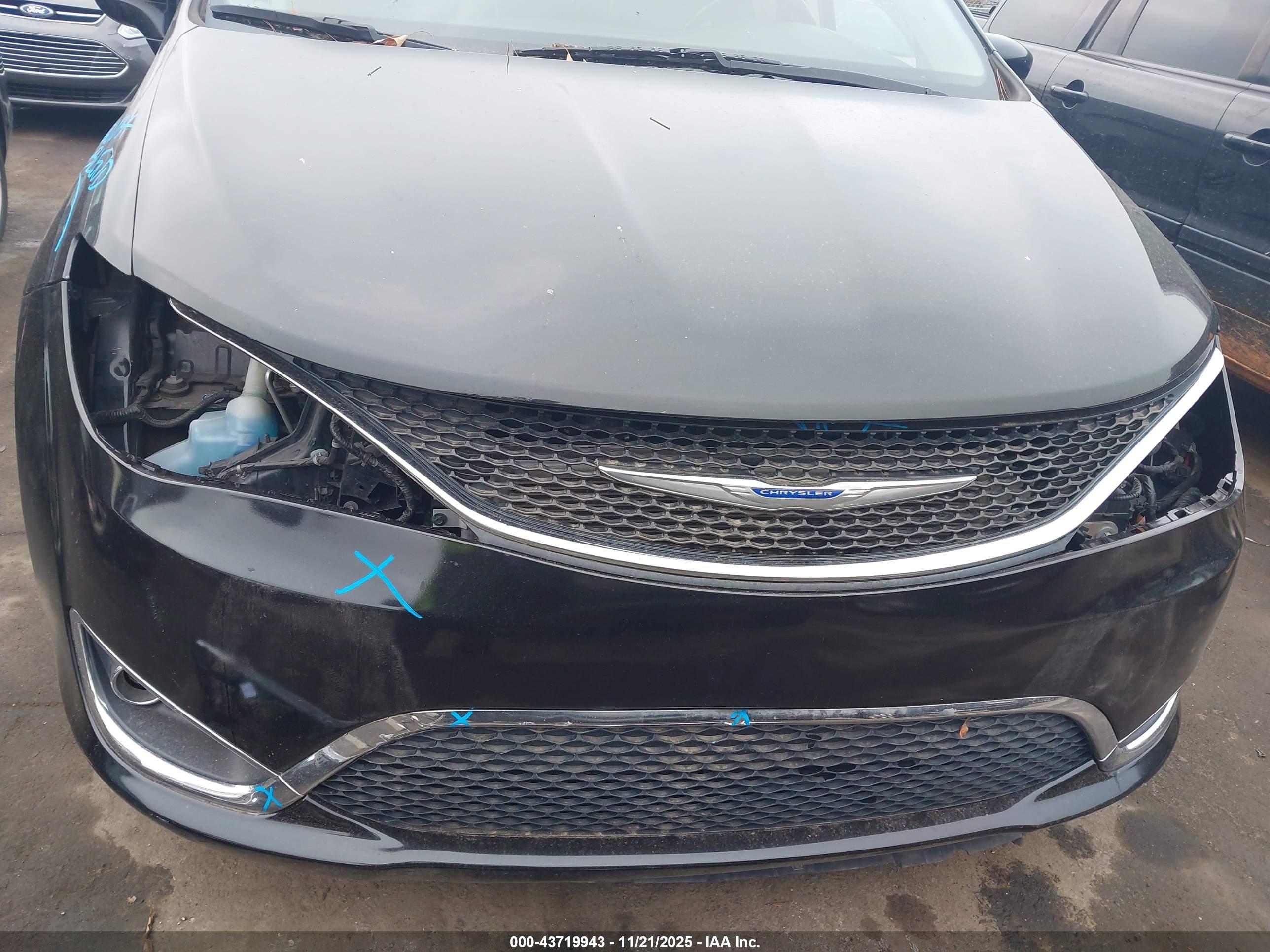 CHRYSLER PACIFICA image 6