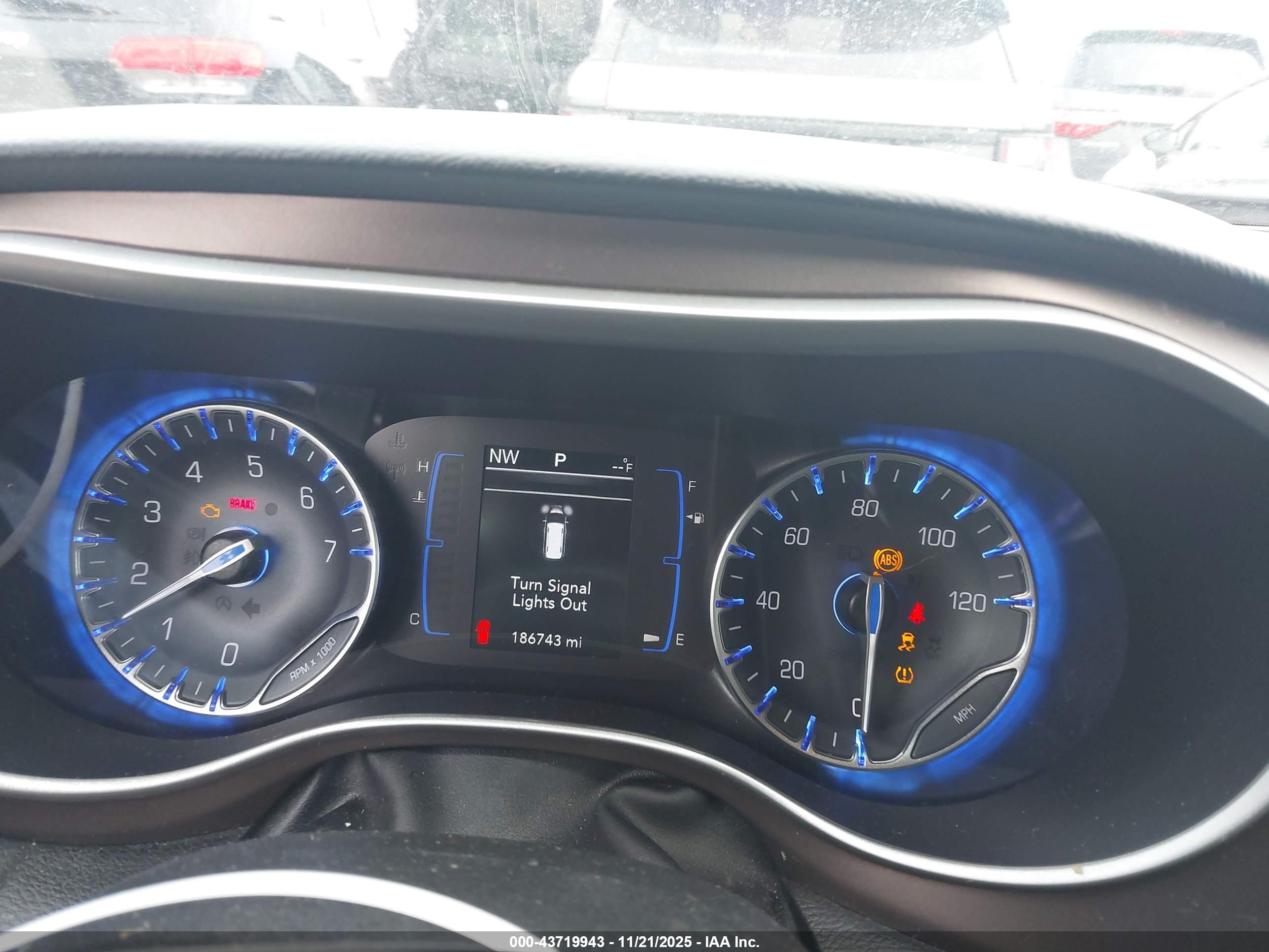 CHRYSLER PACIFICA image 7