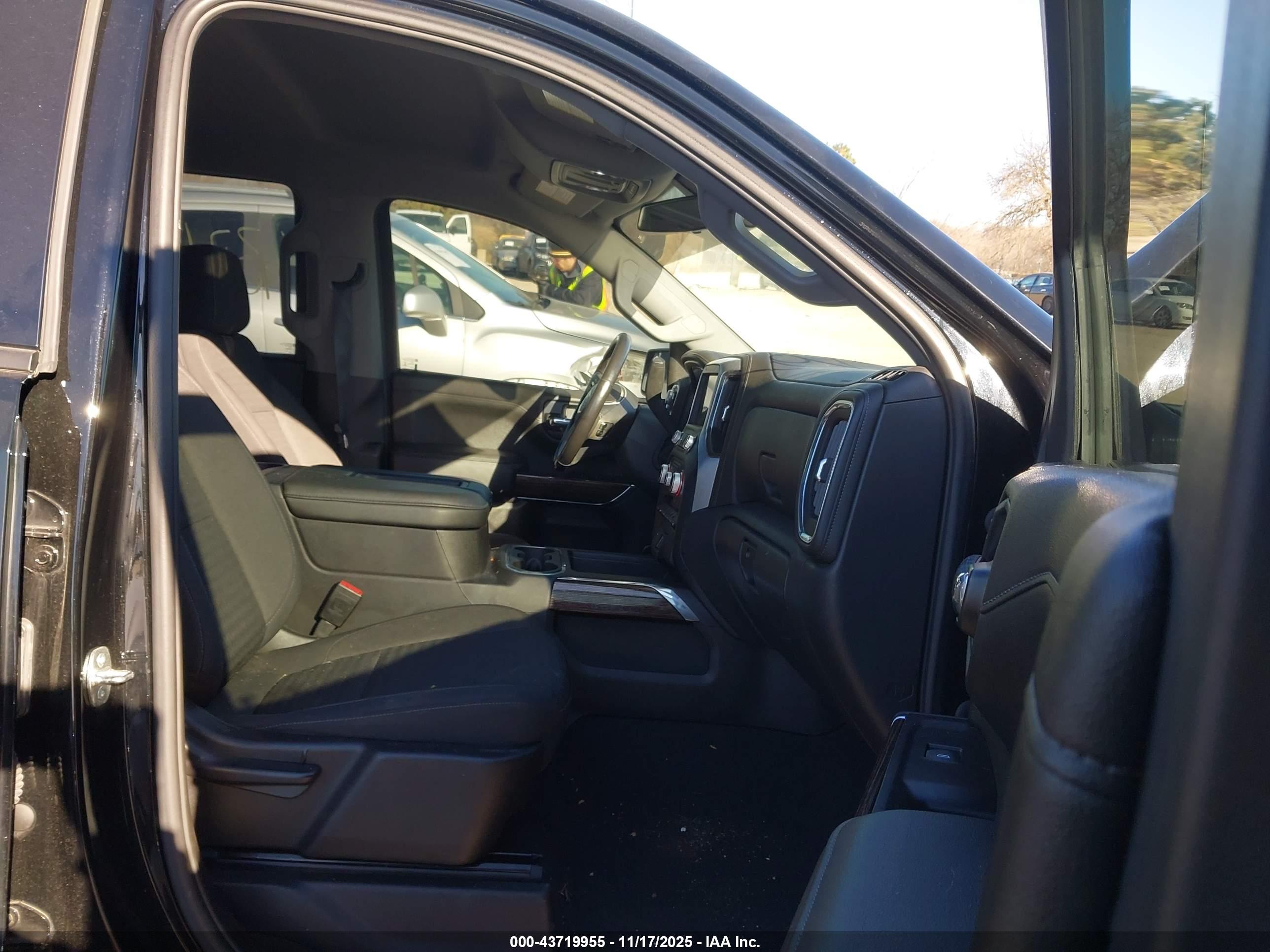GMC SIERRA image 5