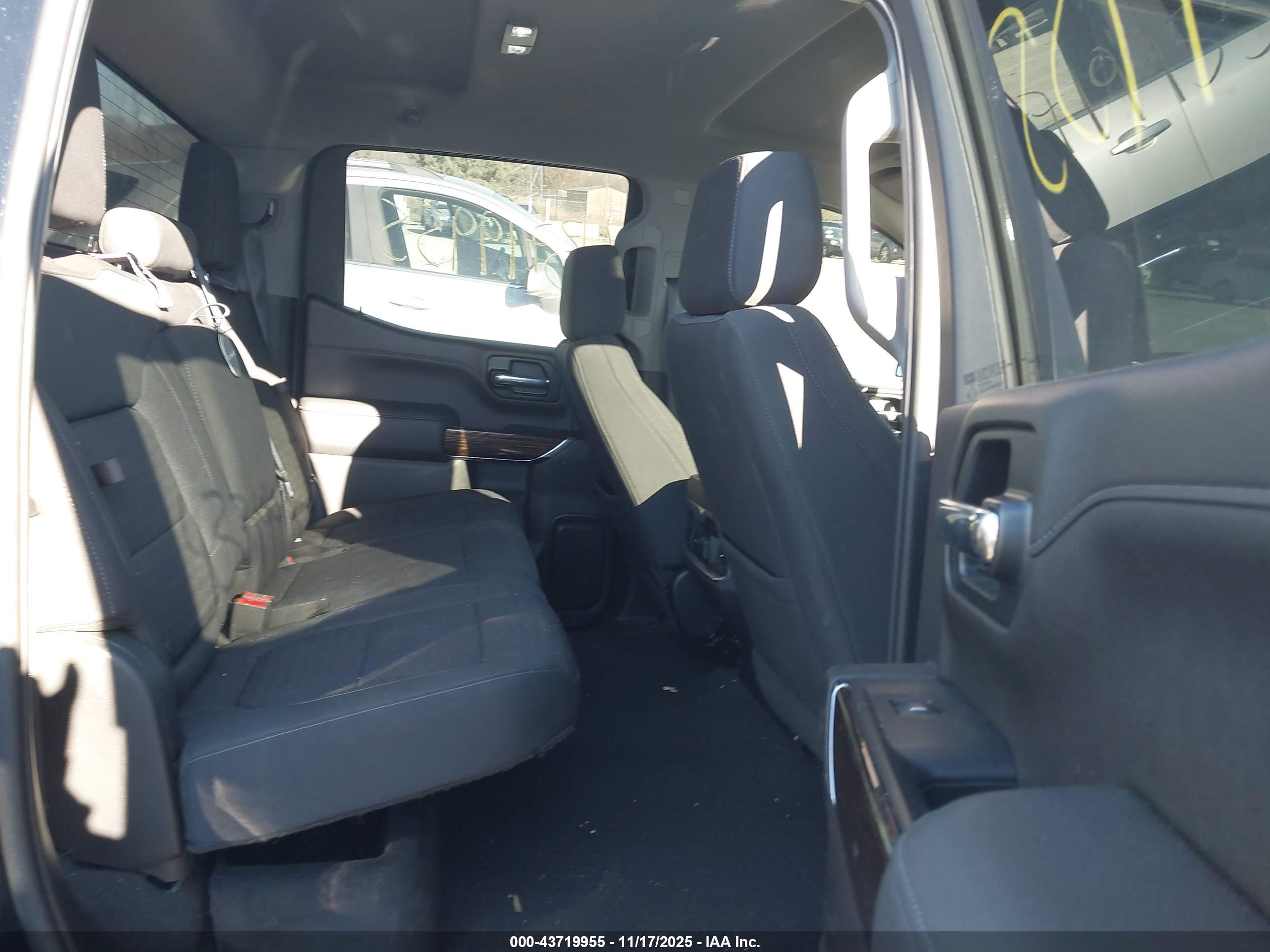 GMC SIERRA image 8