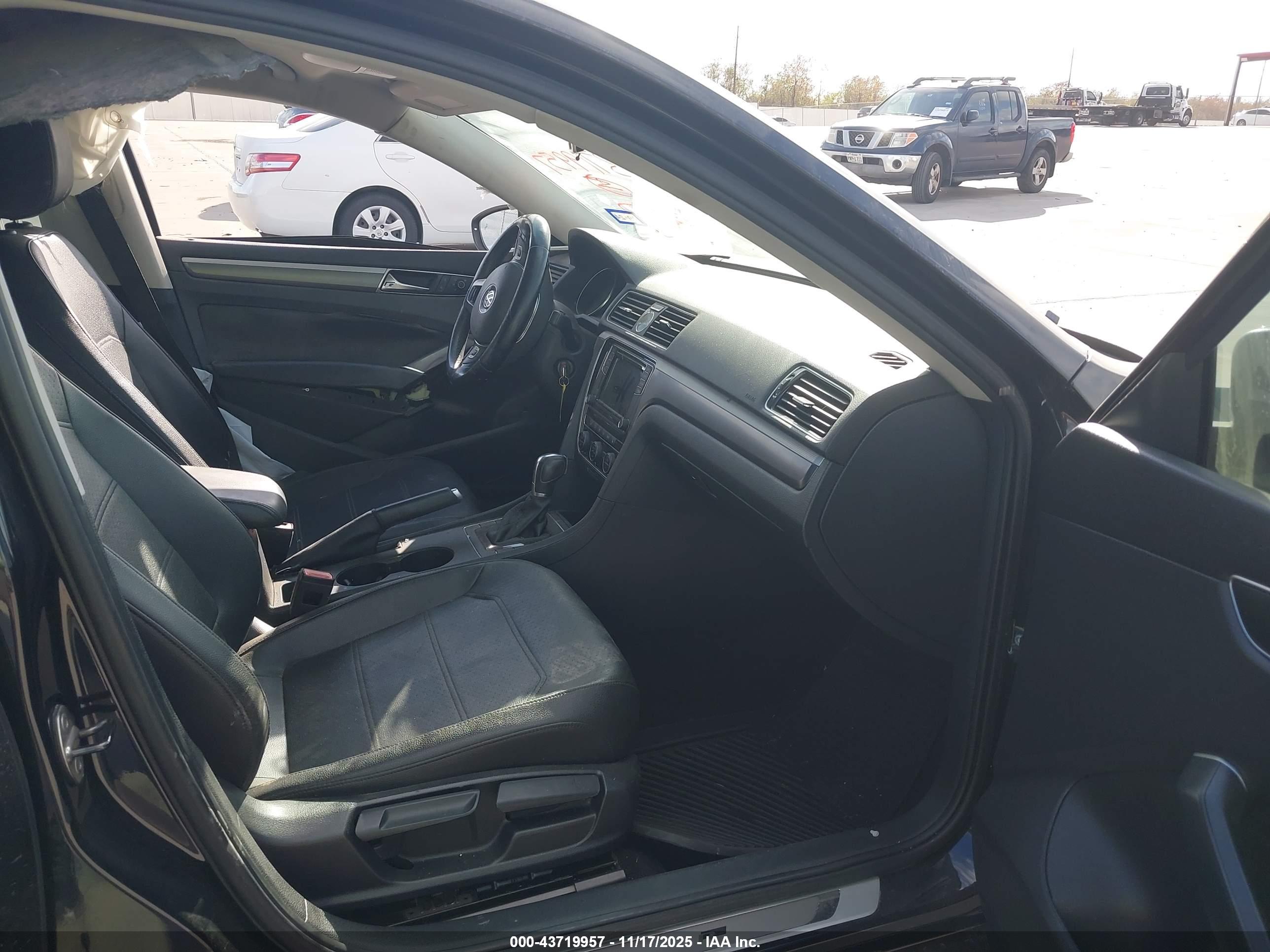 VOLKSWAGEN PASSAT image 5