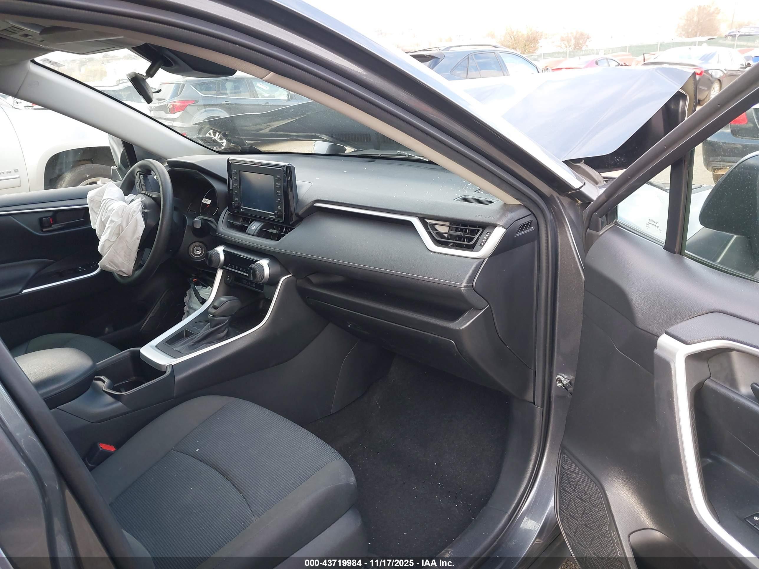 TOYOTA RAV4 image 5