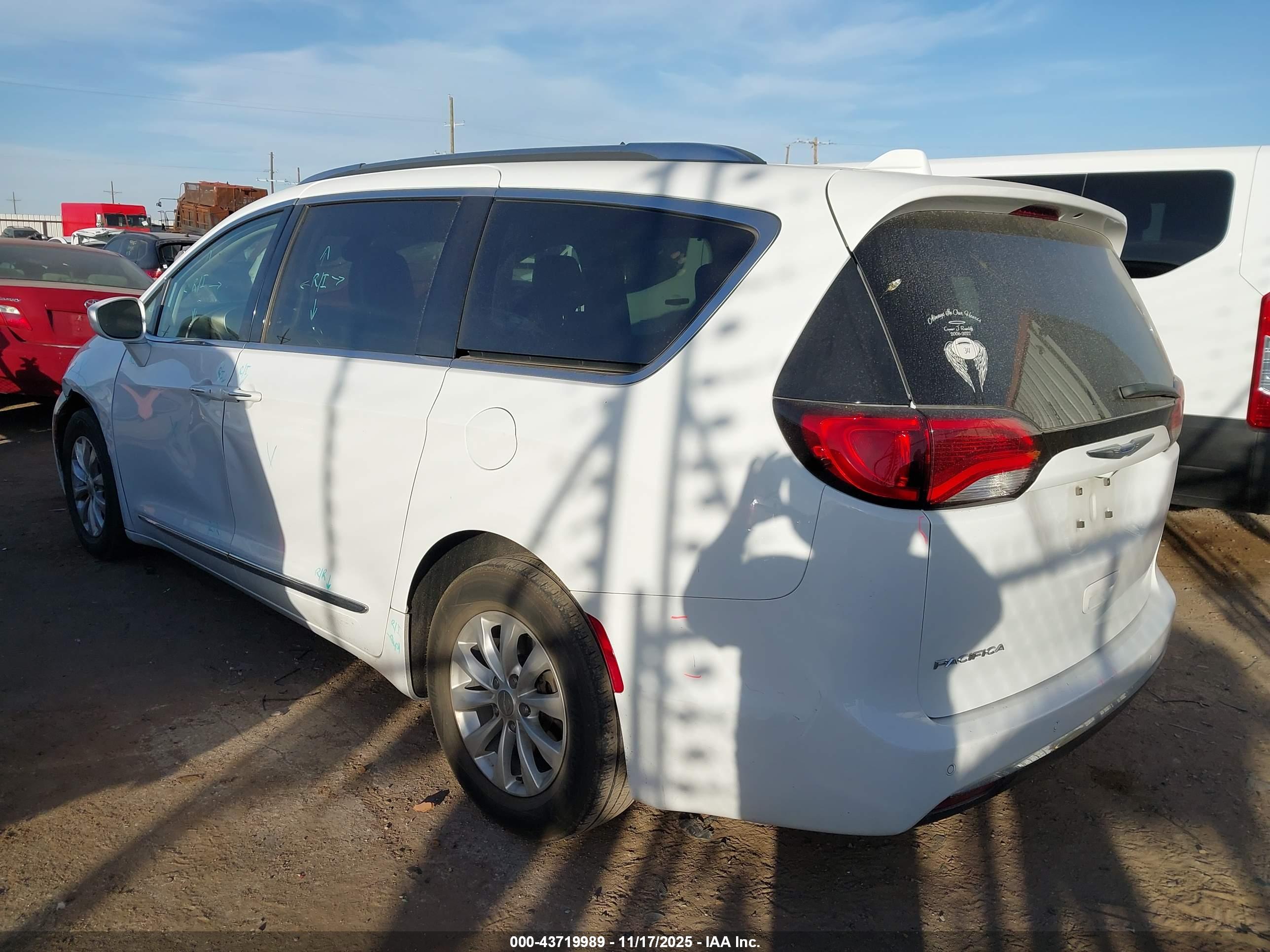 CHRYSLER PACIFICA image 3