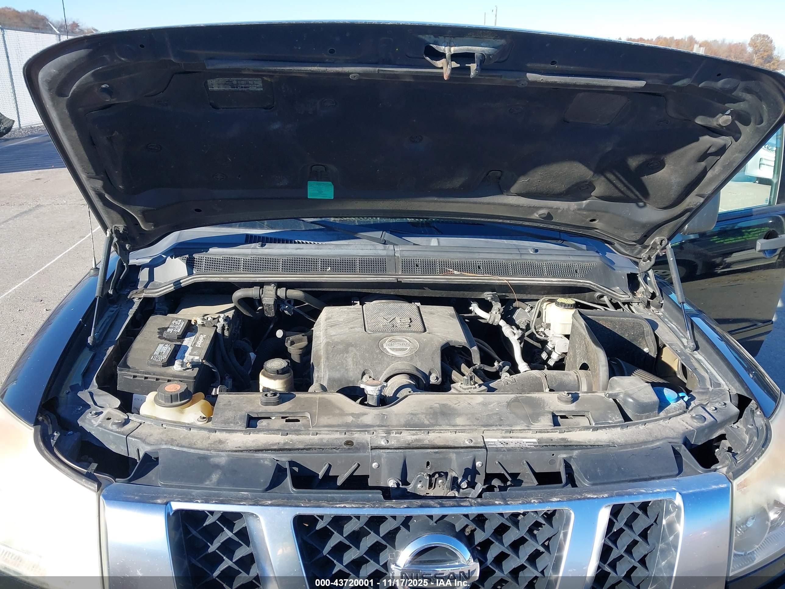 NISSAN TITAN image 10