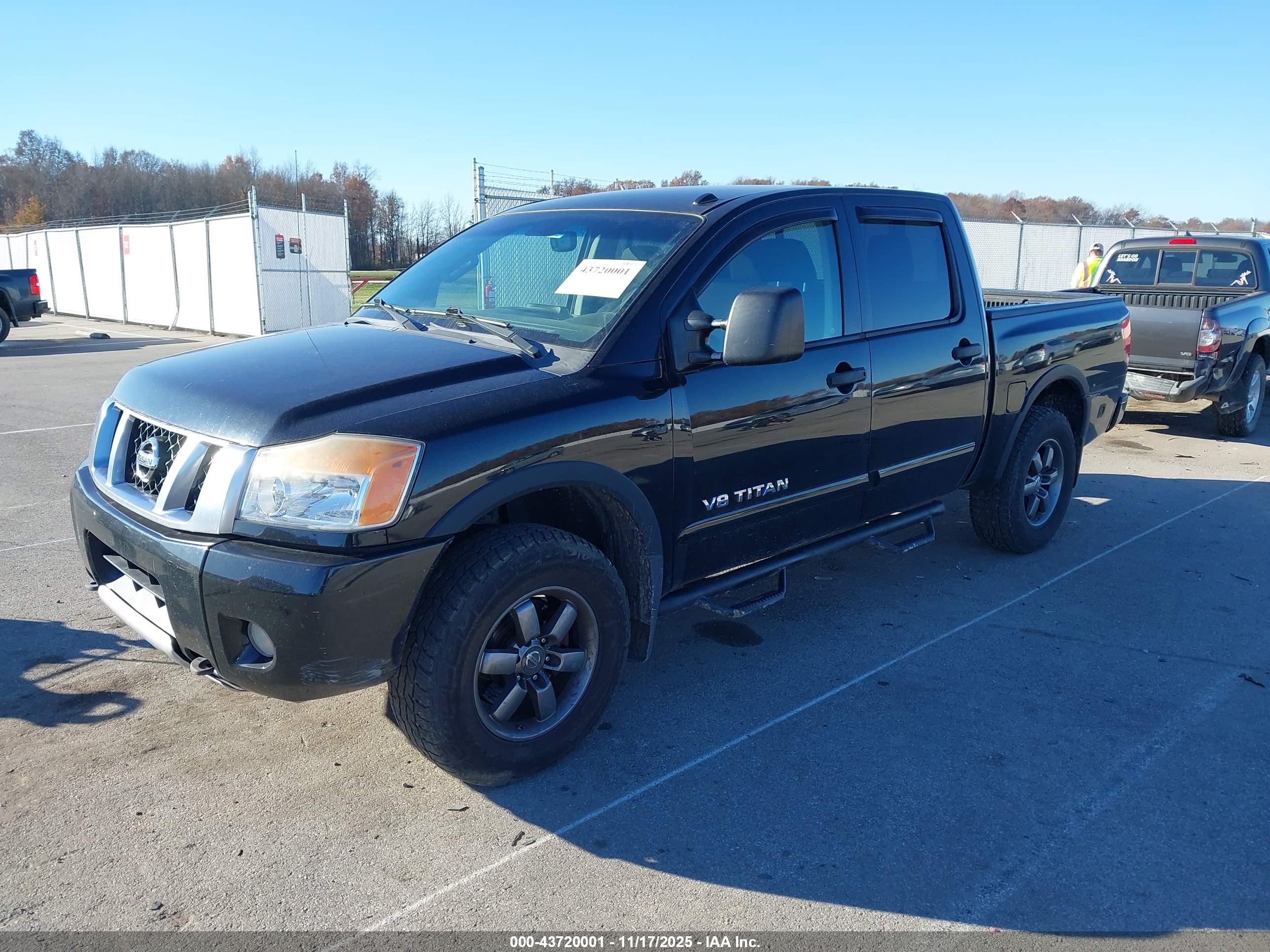 NISSAN TITAN image 2