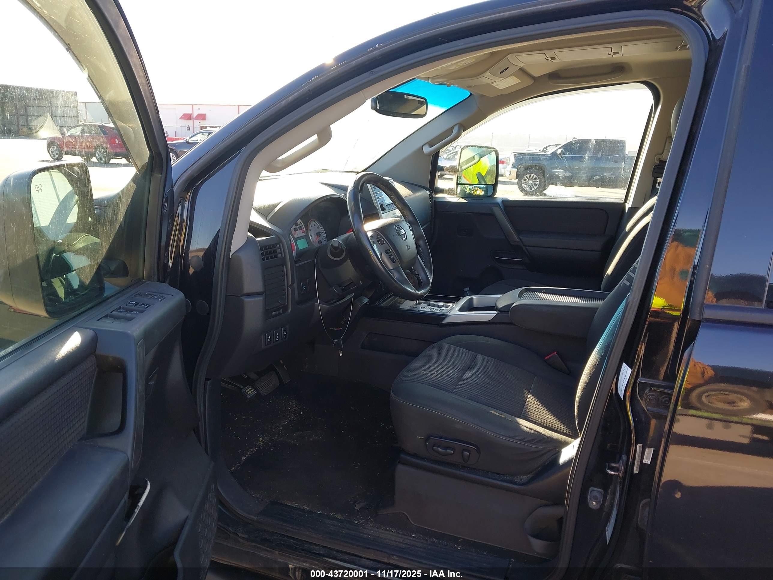 NISSAN TITAN image 5