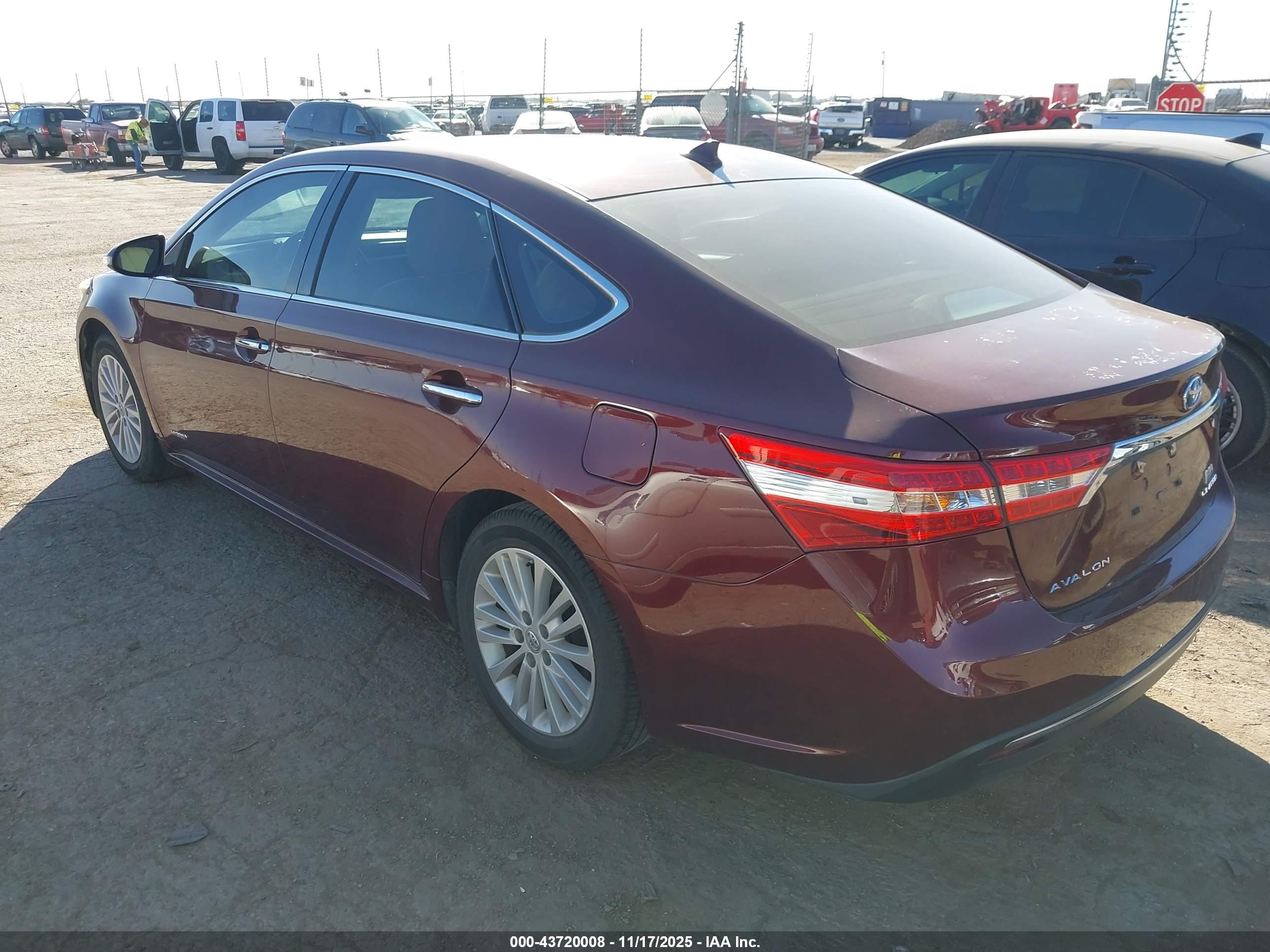TOYOTA AVALON image 3
