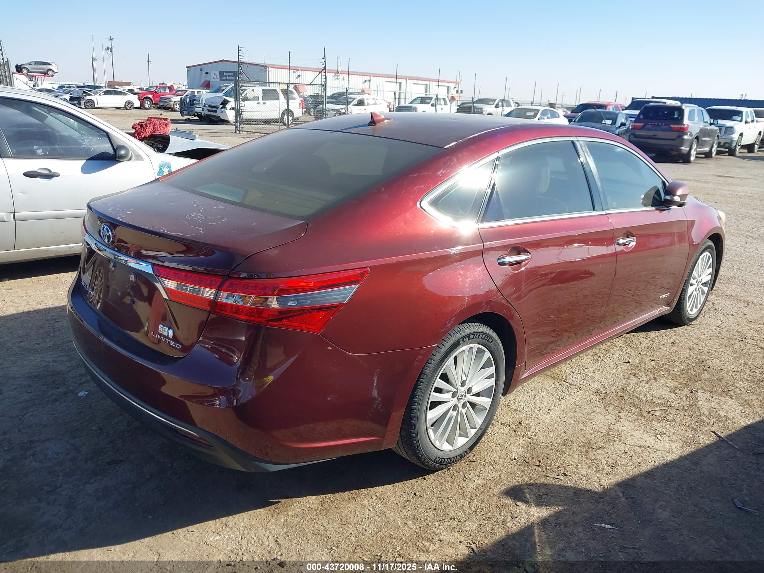 TOYOTA AVALON image 4